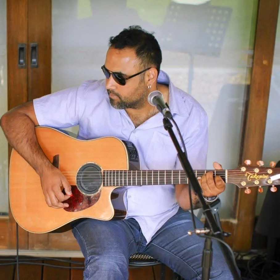 image of pete riley playing guitar