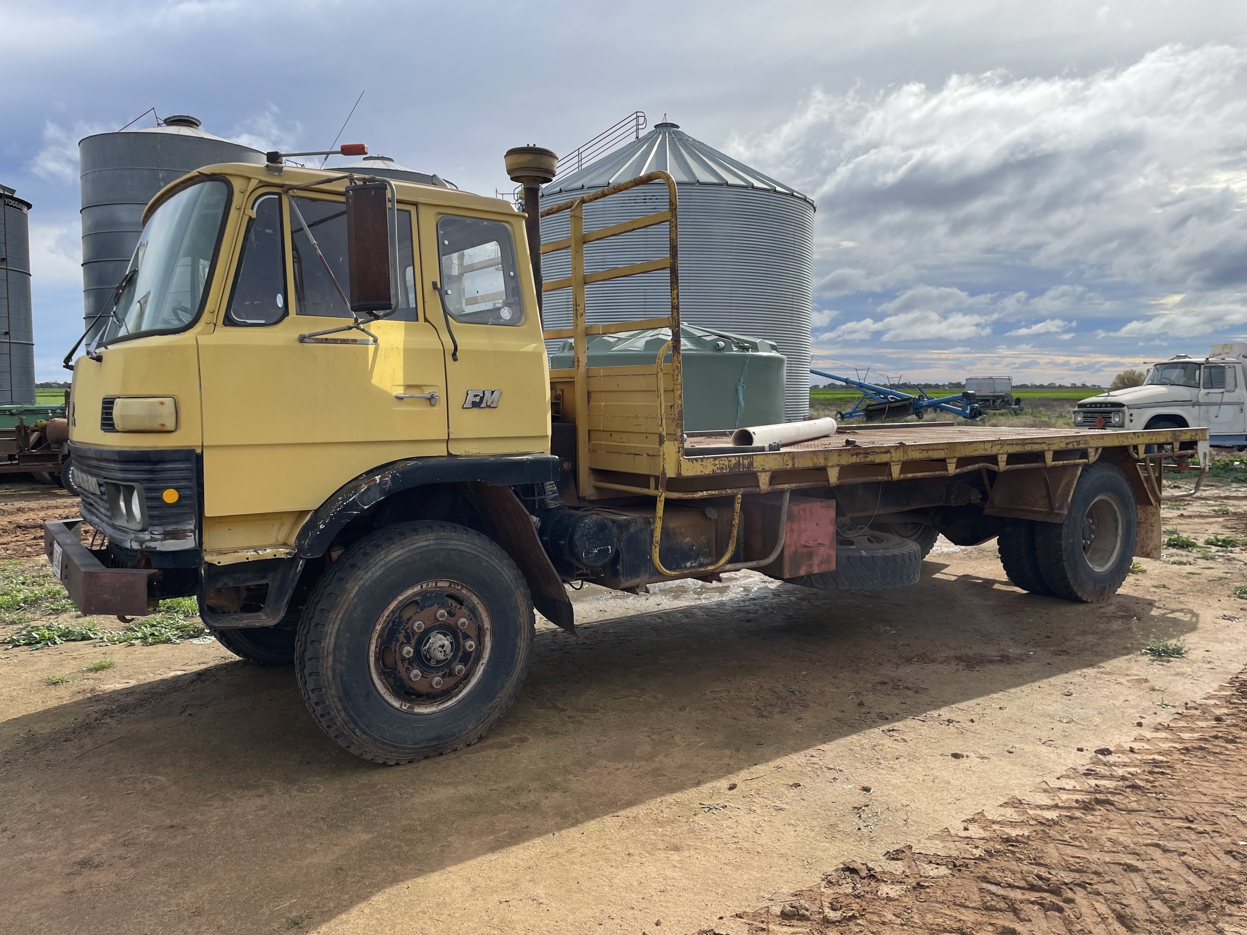 Mitsubishi 8T Truck