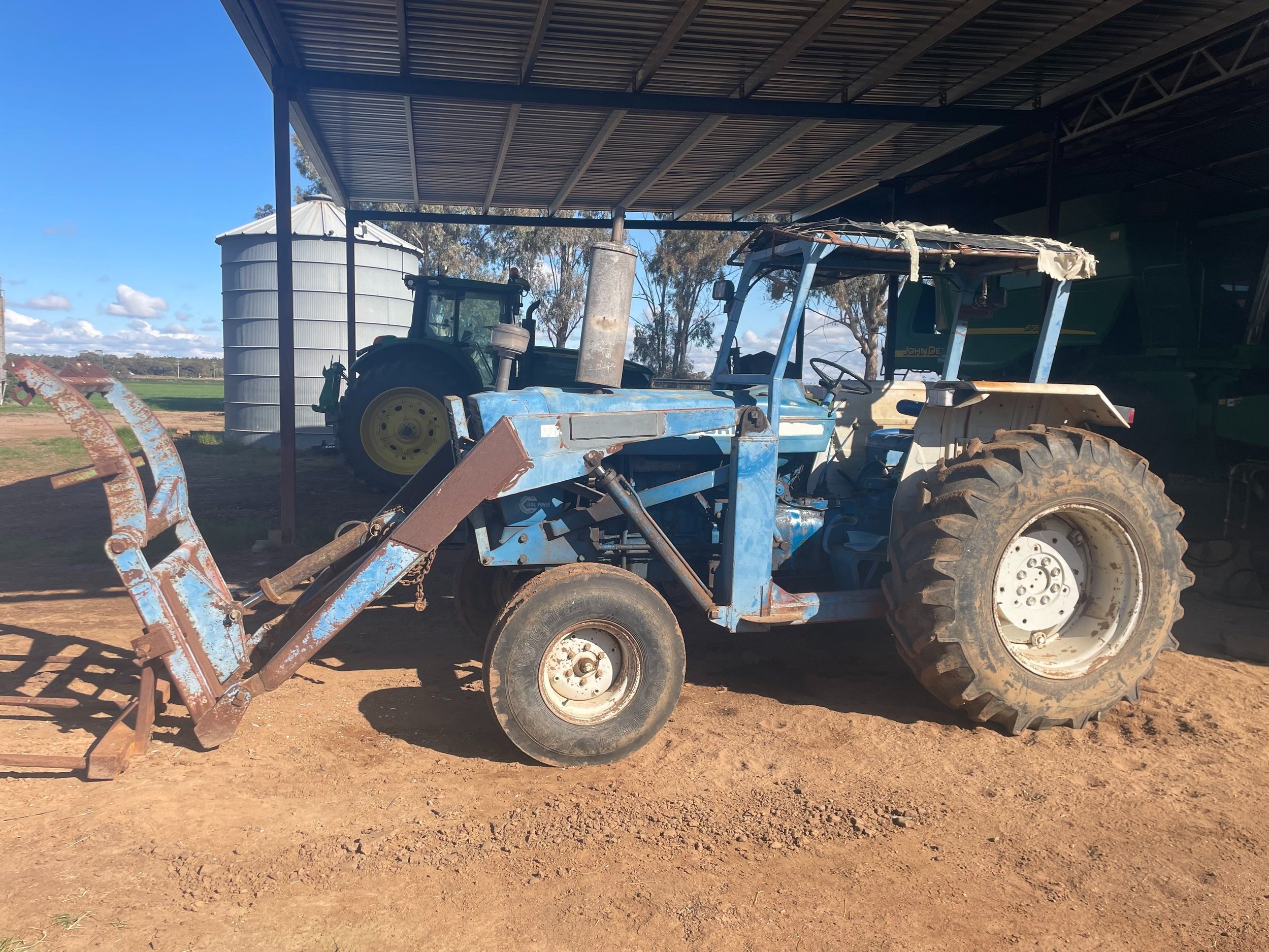 Ford+6000+Tractor+%285%29.jpg