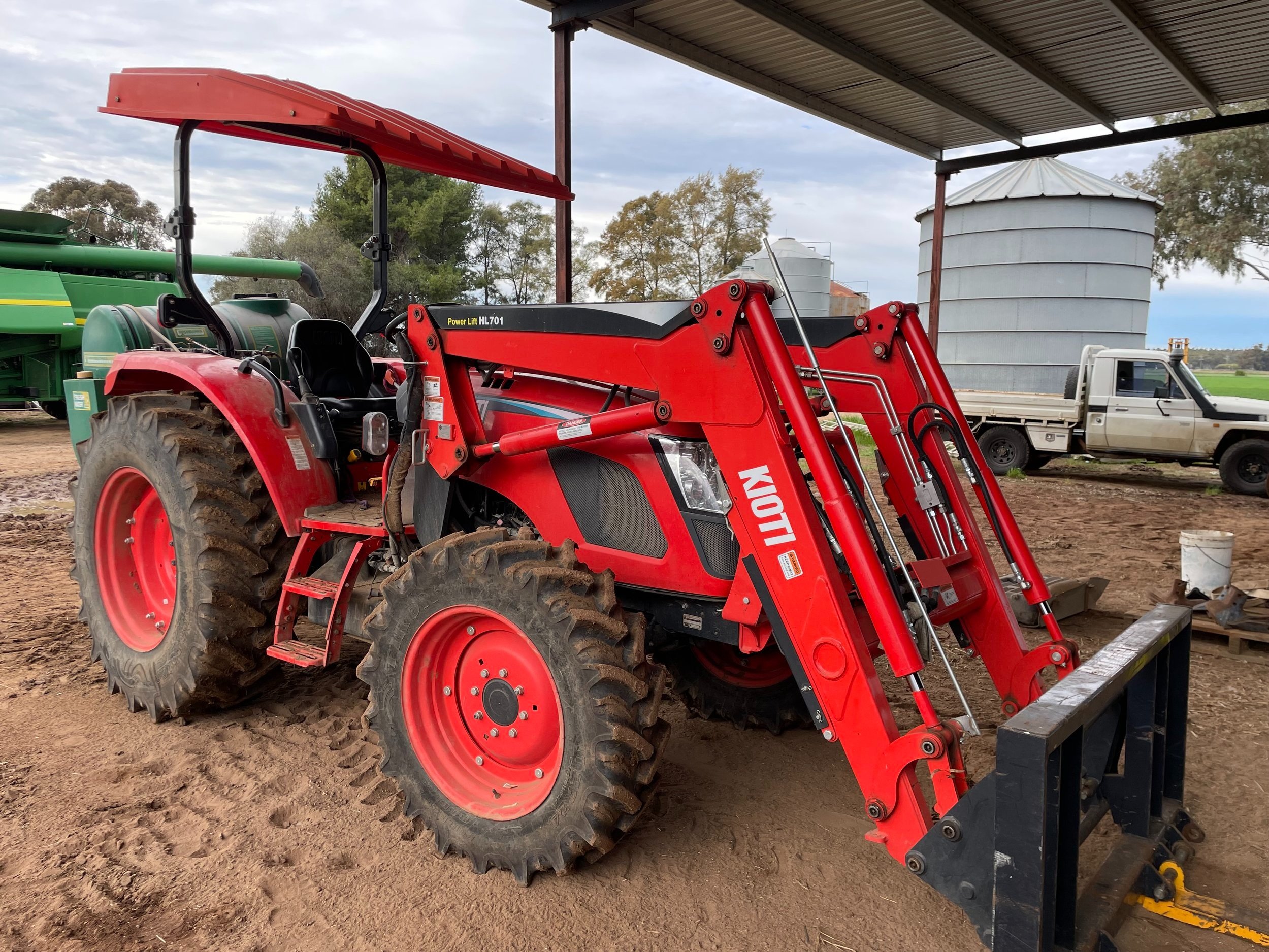 Kioti+RX8030+Tractor+%281%29.jpg