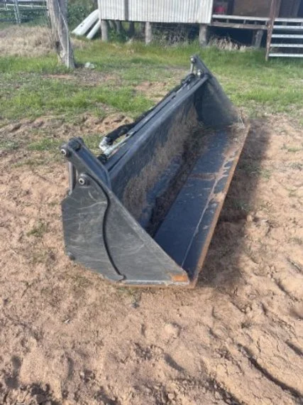 4 In 1 Bucket (Phone).JPG