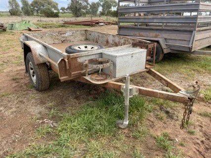 Box Trailer (Phone).JPG