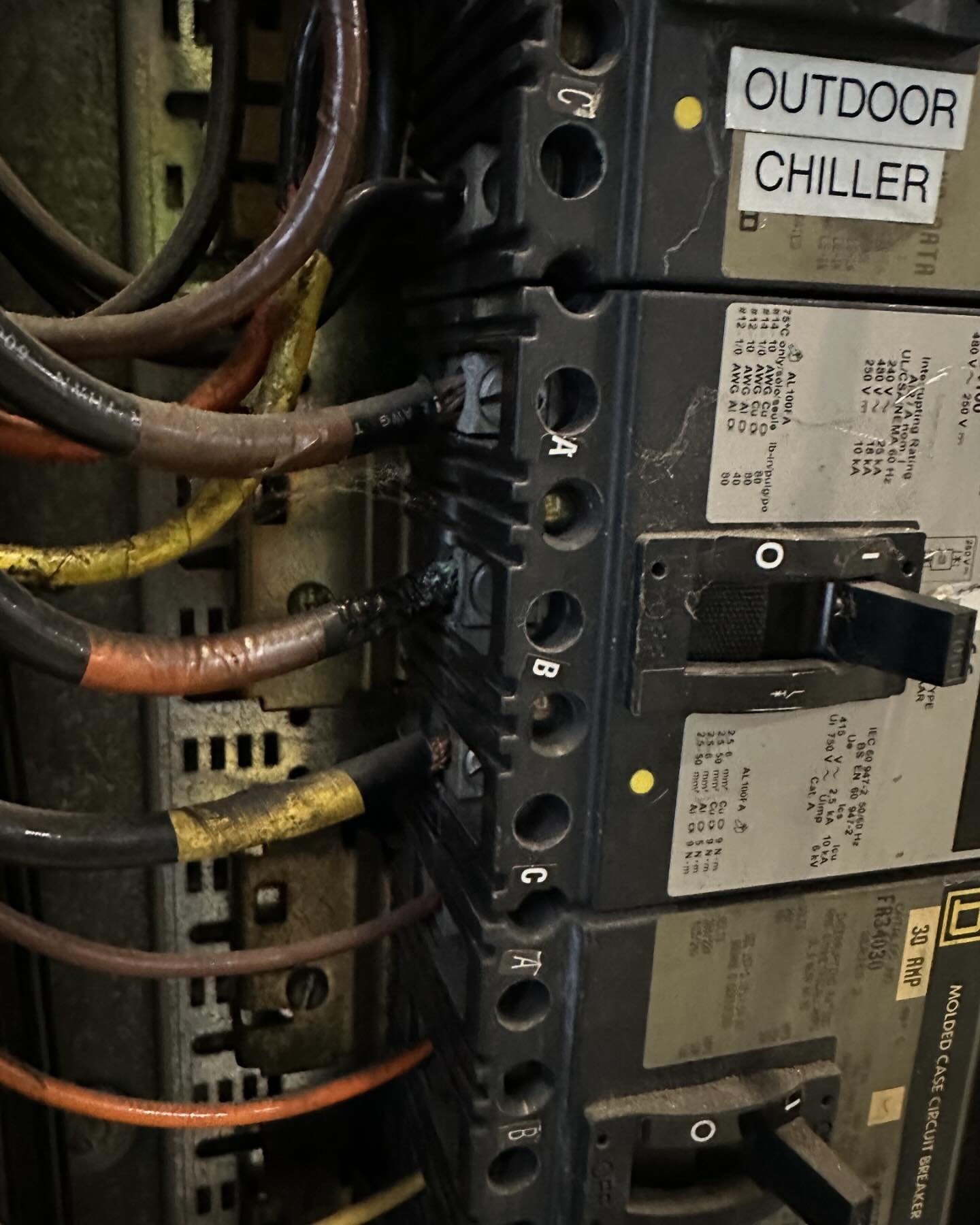 The customers 100 amp breaker kept tripping holding up the line but wouldn&rsquo;t blow the 80 amp fuses. Turned out nobody had tightened down phase B at the breaker and was causing some noticeable heating issues. Thought it was only appropriate I po
