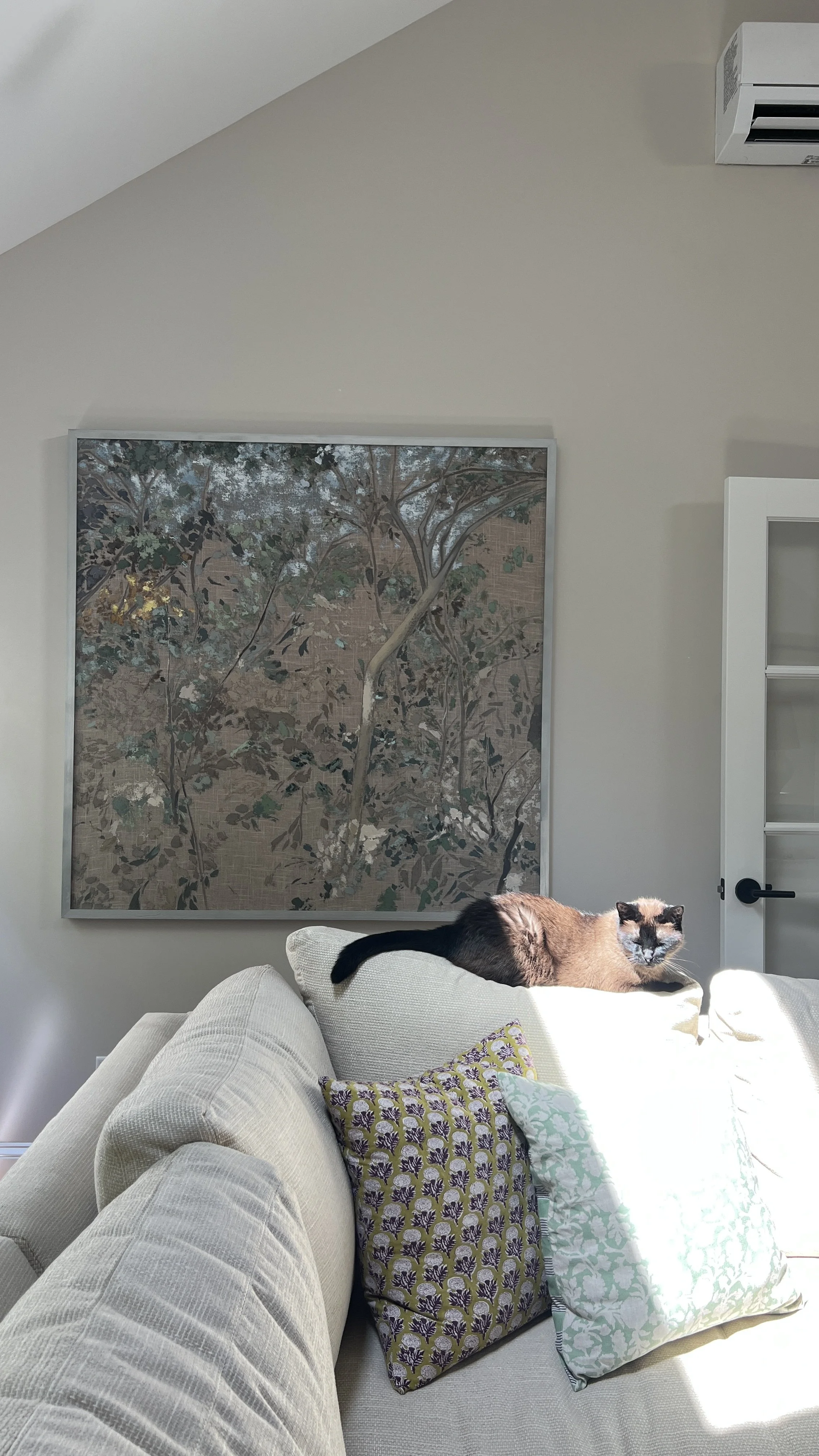 cat-friendly-neutral-couch-sofa-large-art-interior-styling