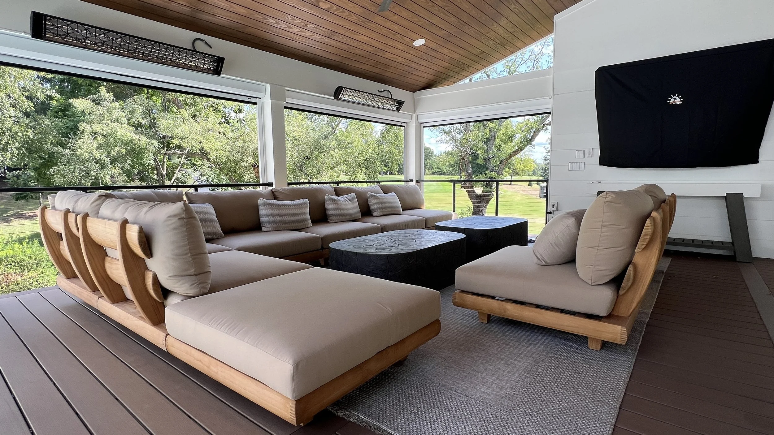 lounging-gathering-beach-jensen-indoor-outdoor-solid-wood-bernhardt-cocktail-table-Polypropylene-rug