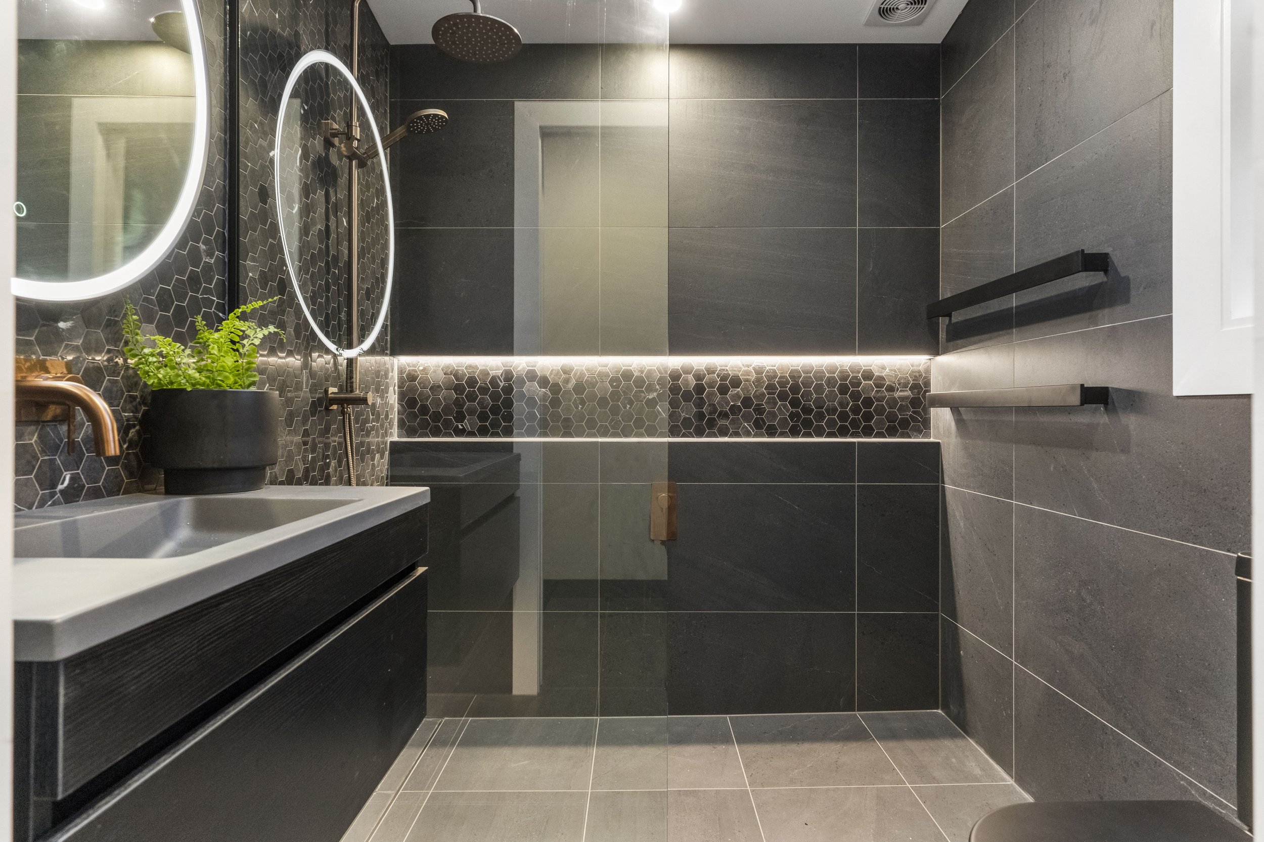 Designer Bathroom, floor to ceiling tiles.