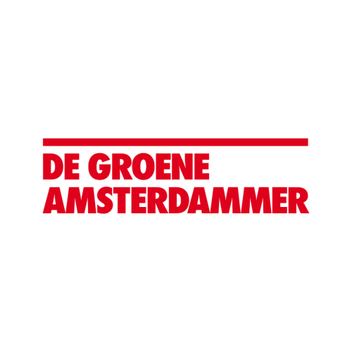 Logo van De Groene Amsterdammer met rode tekst en een rode streep bovenaan.