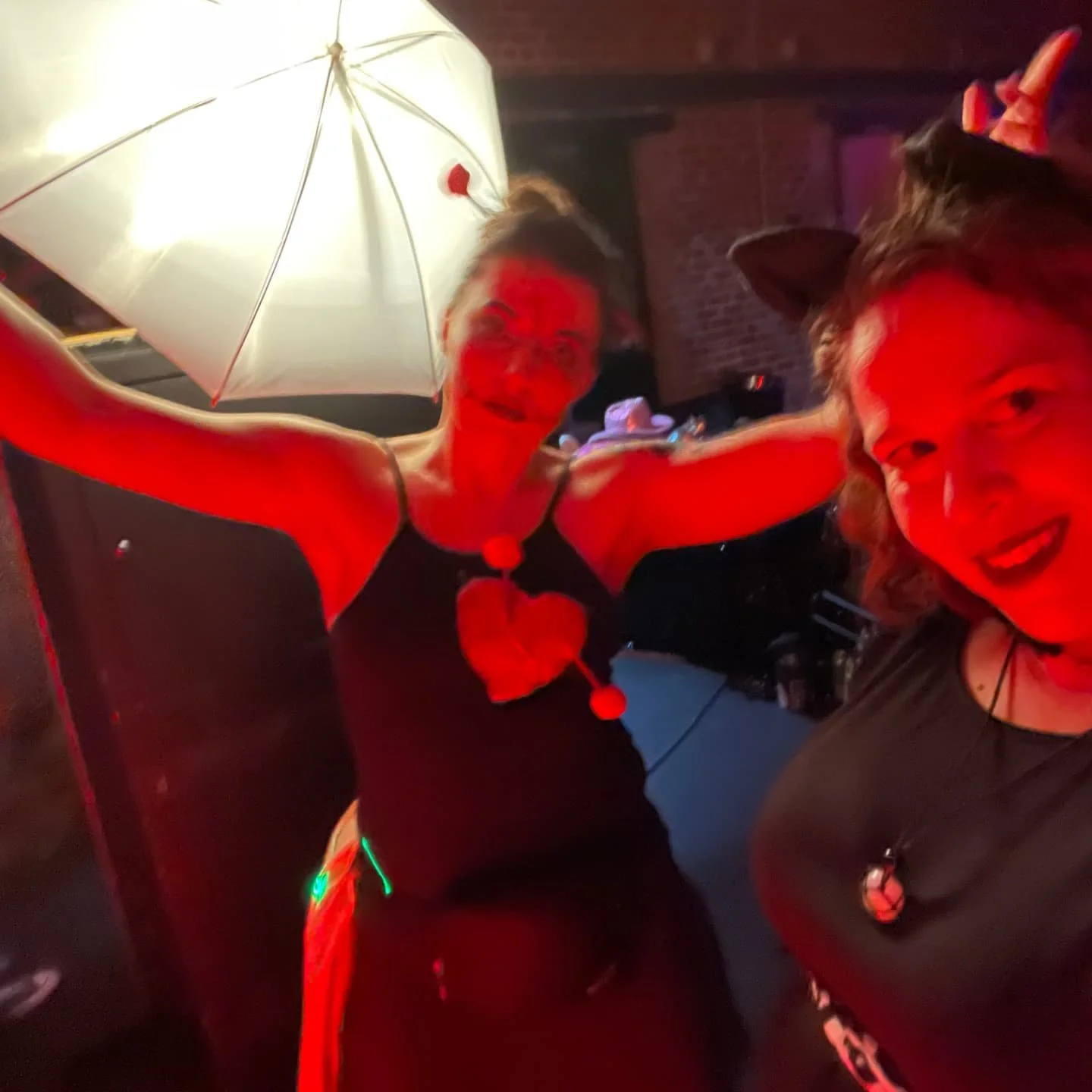 Happy Halloween, witches! Blessed Samhain. Feliz dia de los muertos. Cultures throughout the world revere this time of year for a reason. It's special and it's magical. 

I celebrated my favorite holiday to the fullest over the past two weekends. So 