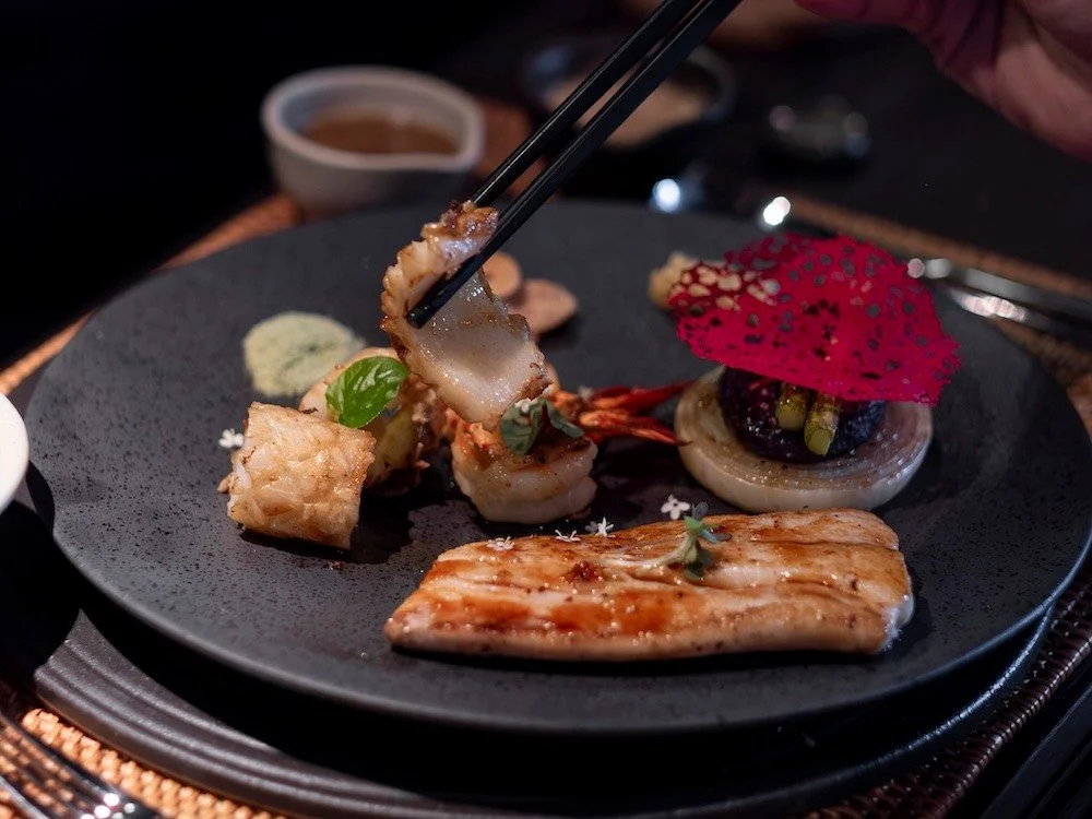 From the sea to the grill, then straight to your plate. The Shifudo set is proof that simplicity + fire = unforgettable flavor. 🌊🔥 Who&rsquo;s ready to feast?

www.moriubud.com
wa. ‪+6288211566925‬
&mdash;&mdash;&mdash;
#mori #kansha #omotenashi #u