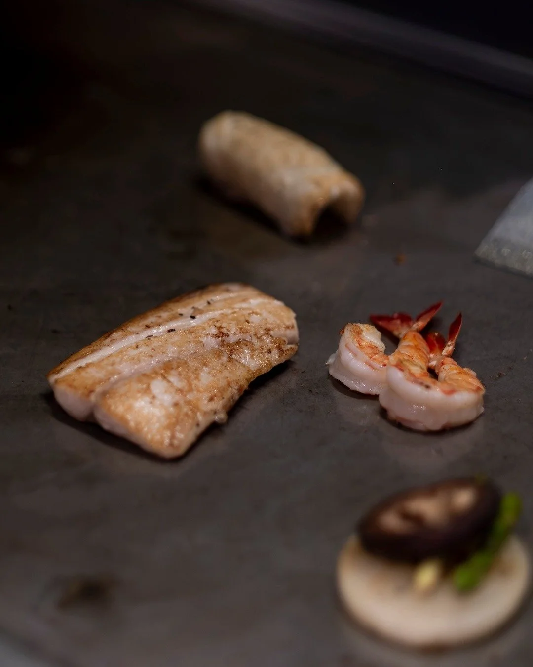 A taste of balance &mdash; golden-grilled snapper, delicately brightened with fire and citrus. Simple. Refined. Unforgettable. 🐟✨

www.moriubud.com
wa. ‪+6288211566925‬
&mdash;&mdash;&mdash;
#mori #kansha #omotenashi #ubud #bali #moriubud #teppanyak