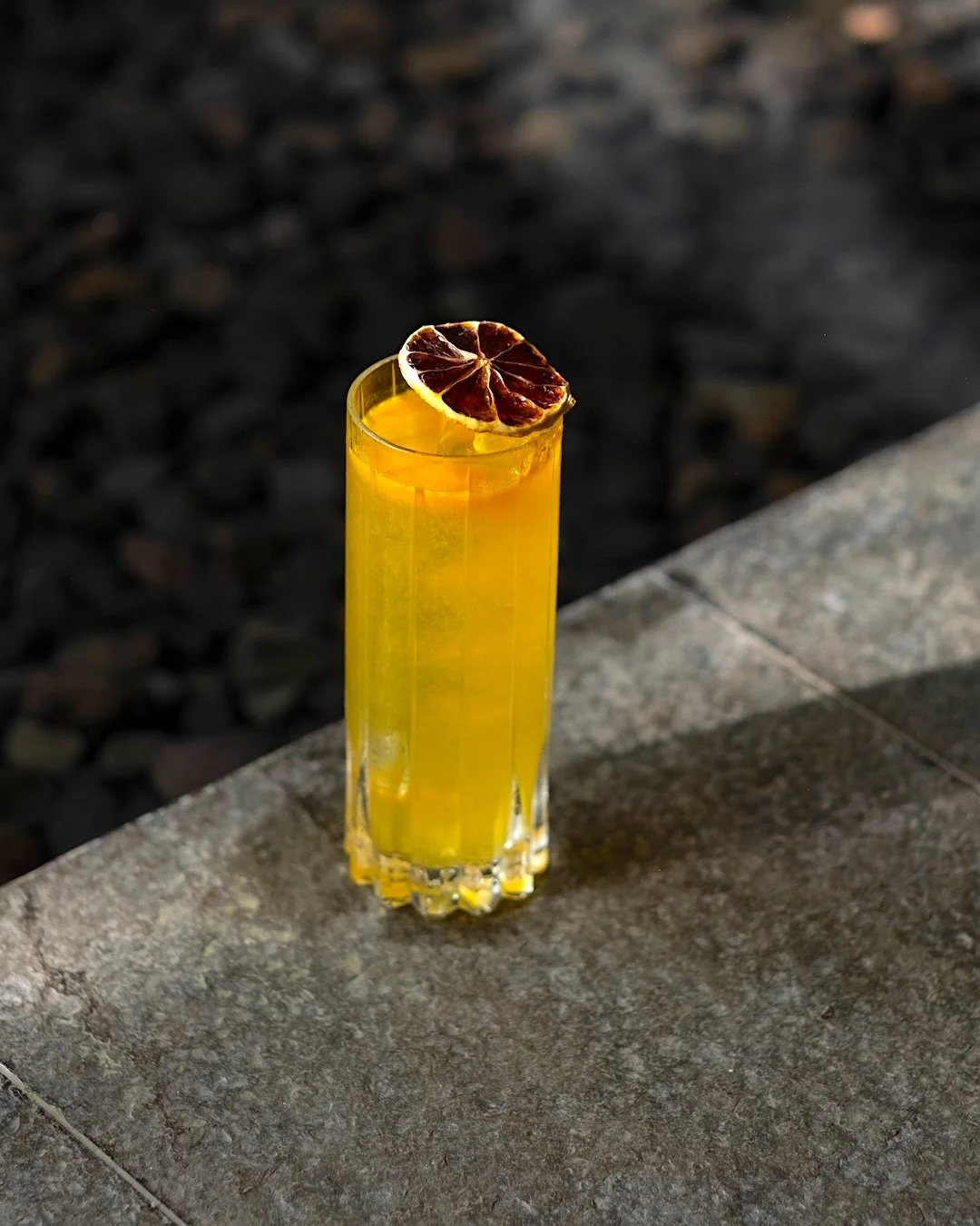 Bright citrus up front, warm spice beneath. Lemon zest and spiced syrup open the senses, while coconut water and turmeric elixir bring a soft, earthy balance. Finished with vodka and sweet potato shochu, THE SWIZZLE is crisp, gently complex, and quie