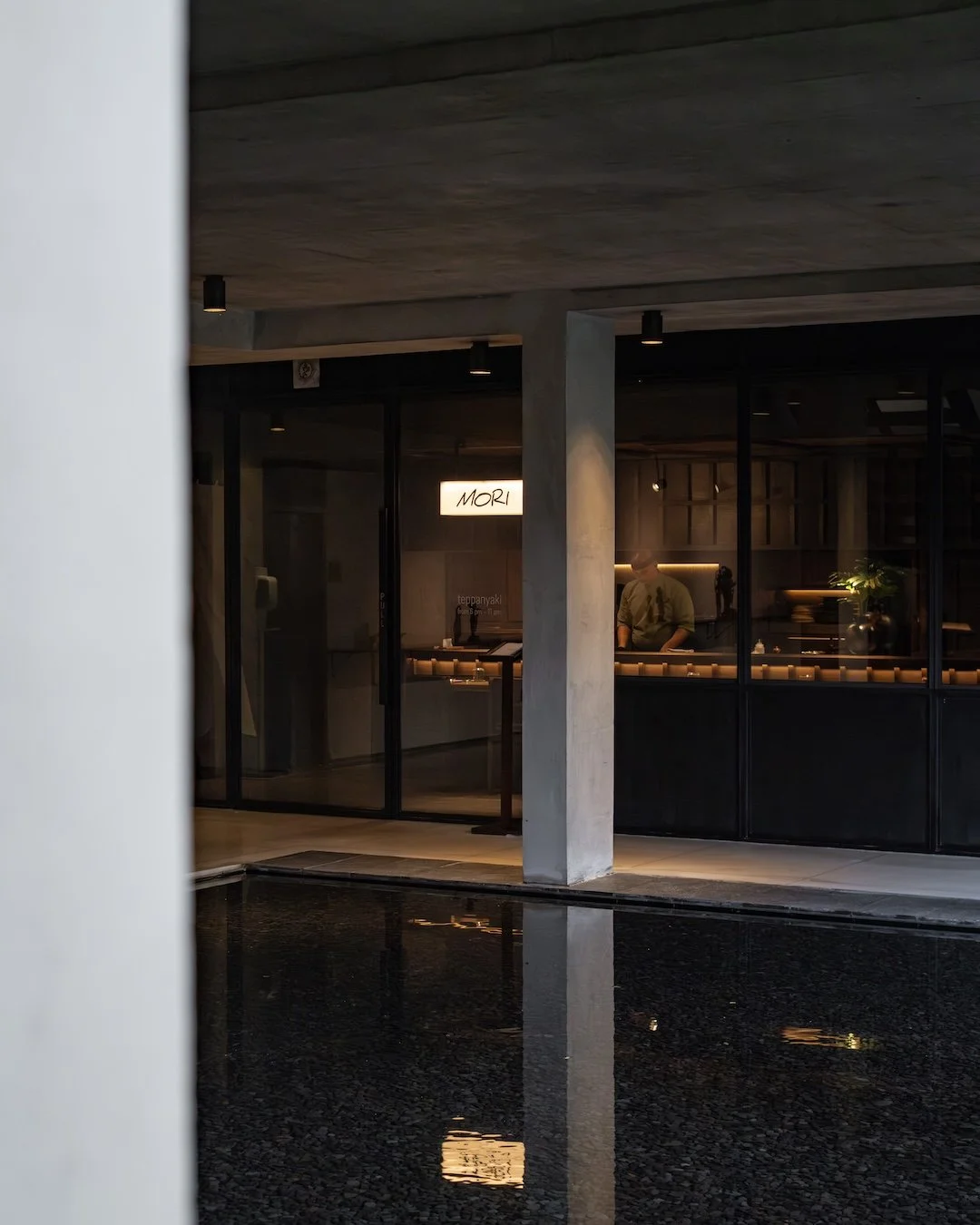 Step inside Mori. Warm wood, quiet elegance, and a space designed for the art of teppanyaki. 🔥 #UbudEats #APerfectBite

www.moriubud.com
wa. ‪+6288211566925‬

#moriubud #teppanyaki #ubudteppanyaki #teppanyakiubud #dinnerubud #ubudeats #aperfectbite 