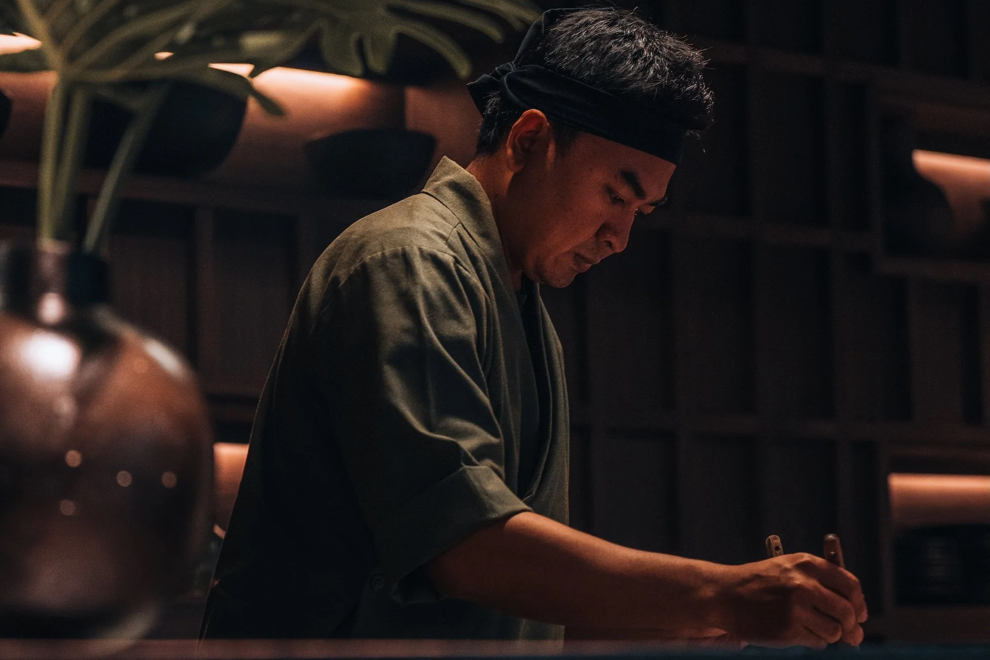 At Mori, every movement has a purpose. From the precise temperature of the teppan to the final brush of sauce, our chefs bring years of discipline and craftsmanship to every course. What appears effortless is the result of technique, timing, and an u
