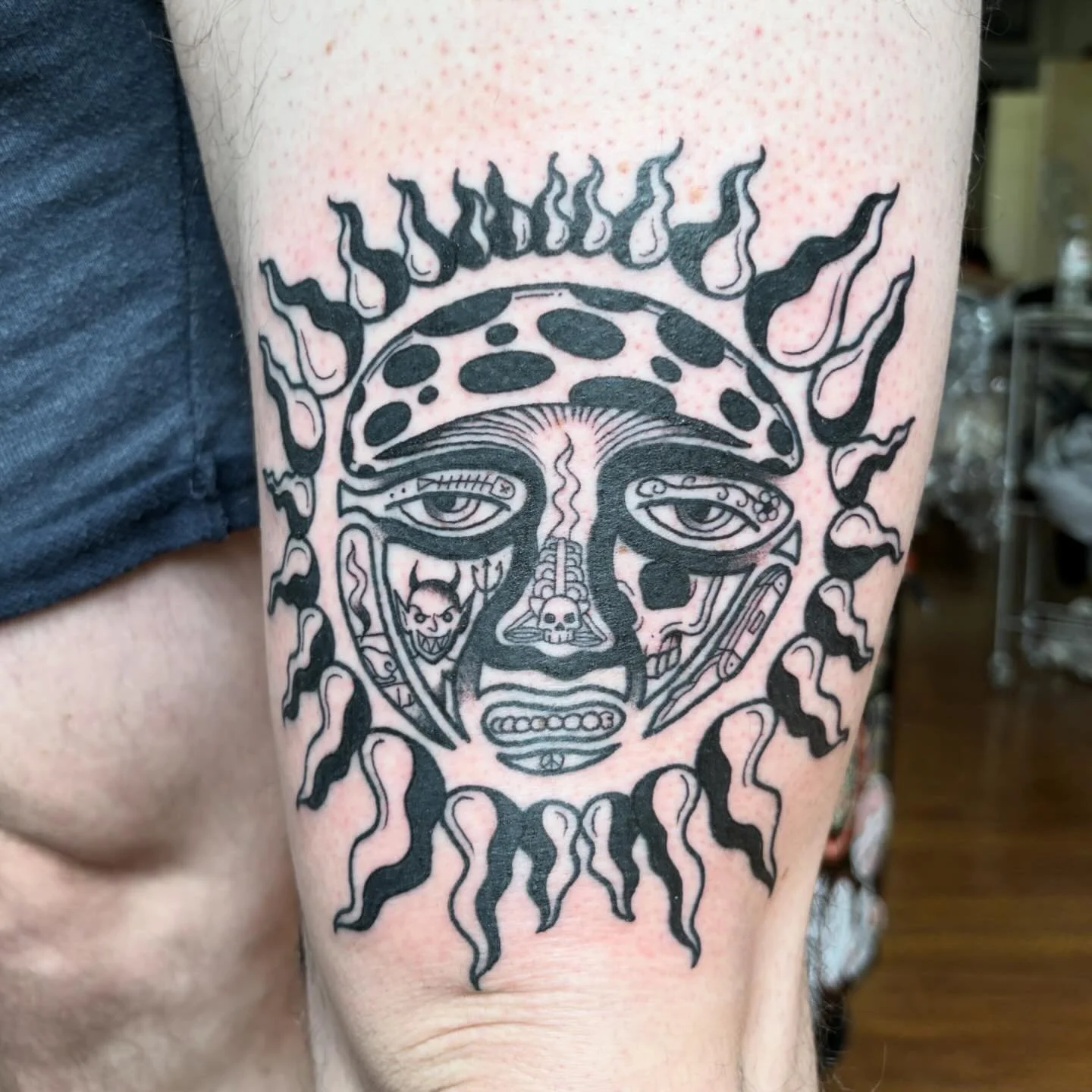 Sublime tattoo for Ben! ☀️
Had a blast doing this piece :) 
I have availability this month! Dm to book 🖤 @hibernia_tattoo