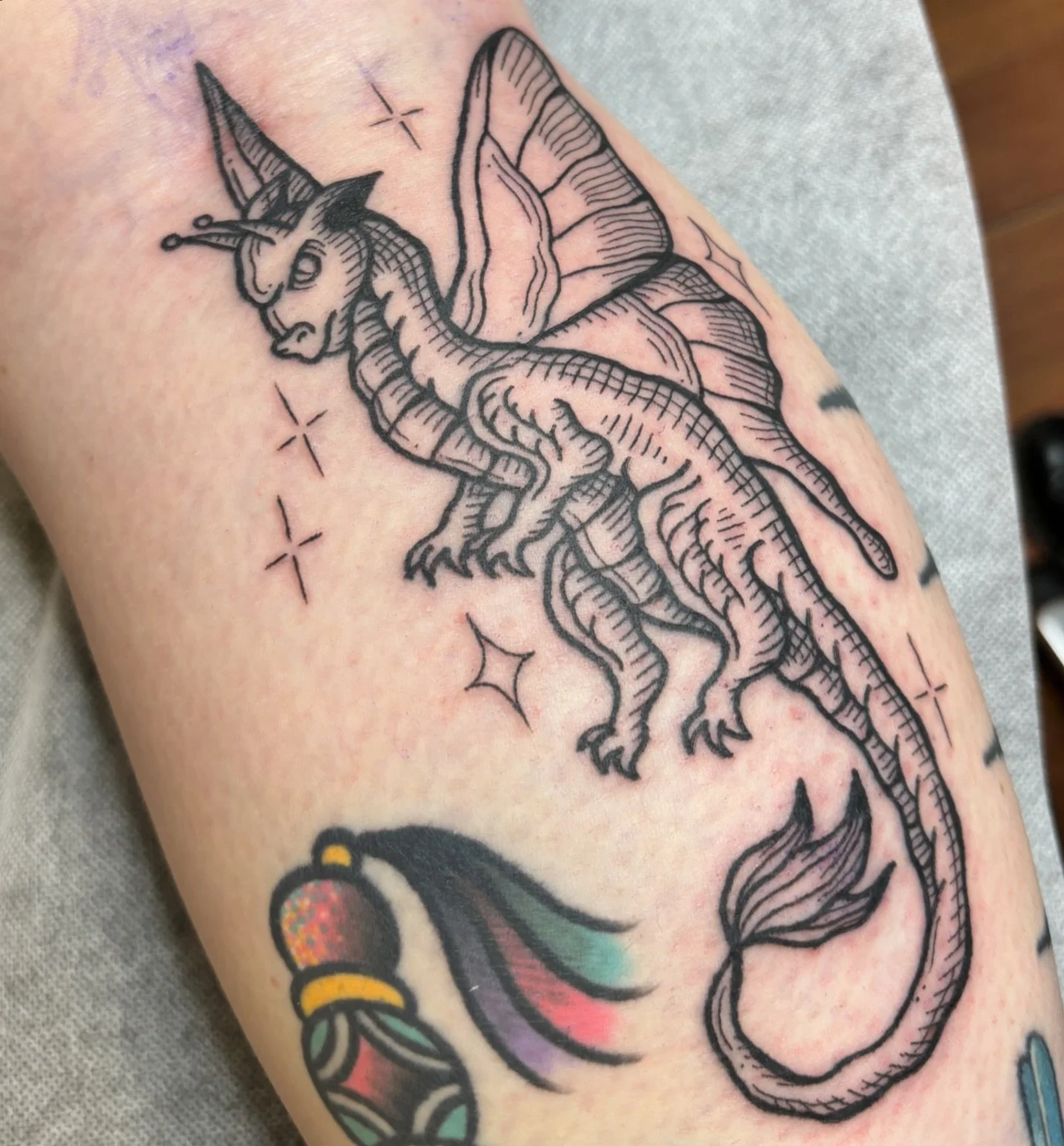 Faerie dragon from my flash for @kaycee.ink 🖤
Such a pleasure!
✨To book with me DM or visit raqataq.com ✨