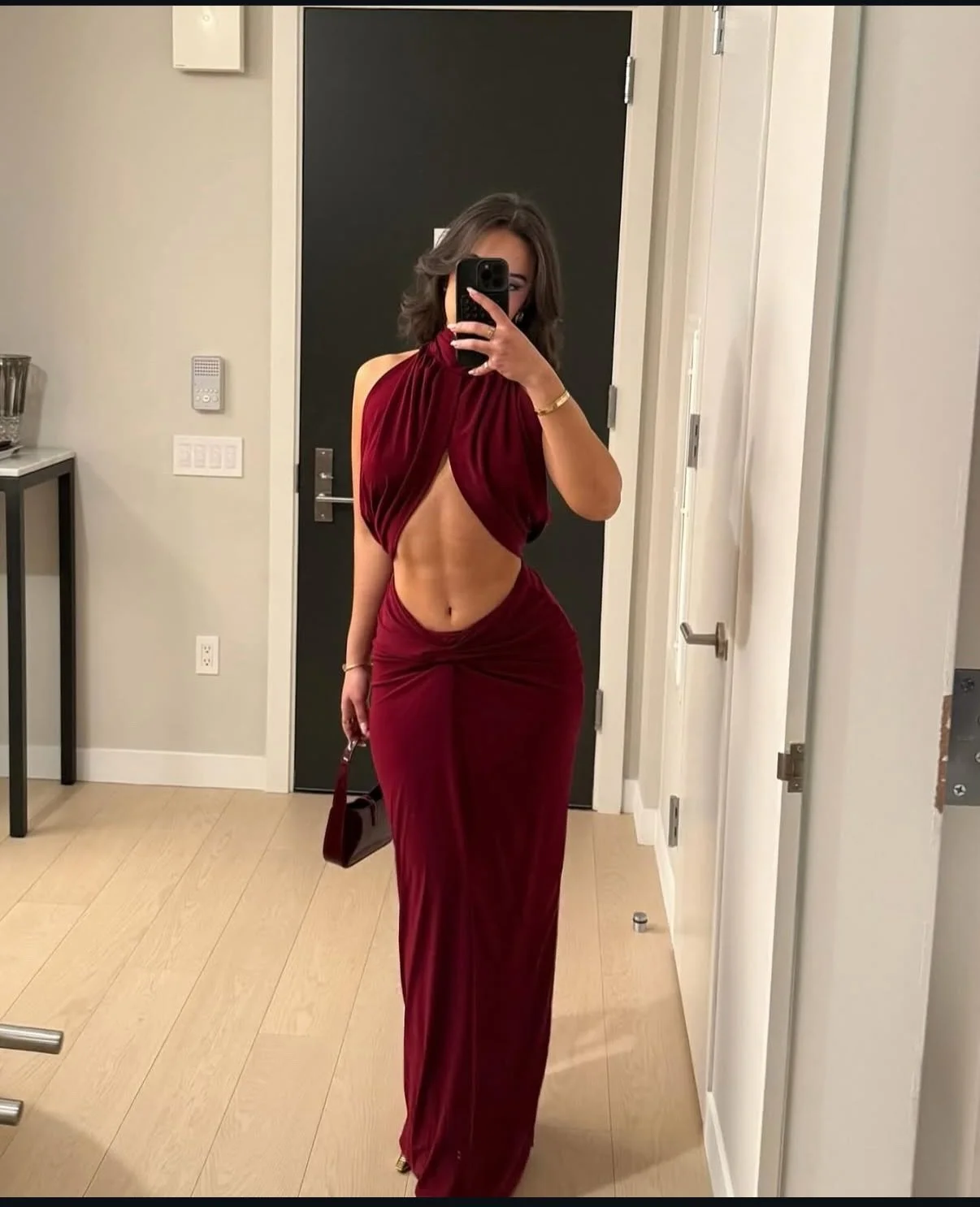 This colour is perfection 👌🏽 

Novich - Freya in Cherry is now available 

👗 Sizes XS &amp; S available 
✨ Dry cleaning included
📍 Perth | Australia-wide hire

#SheHires #perthdresshire #LuxuryDressHire #DesignerWardrobe #EventStyle #dresshireper