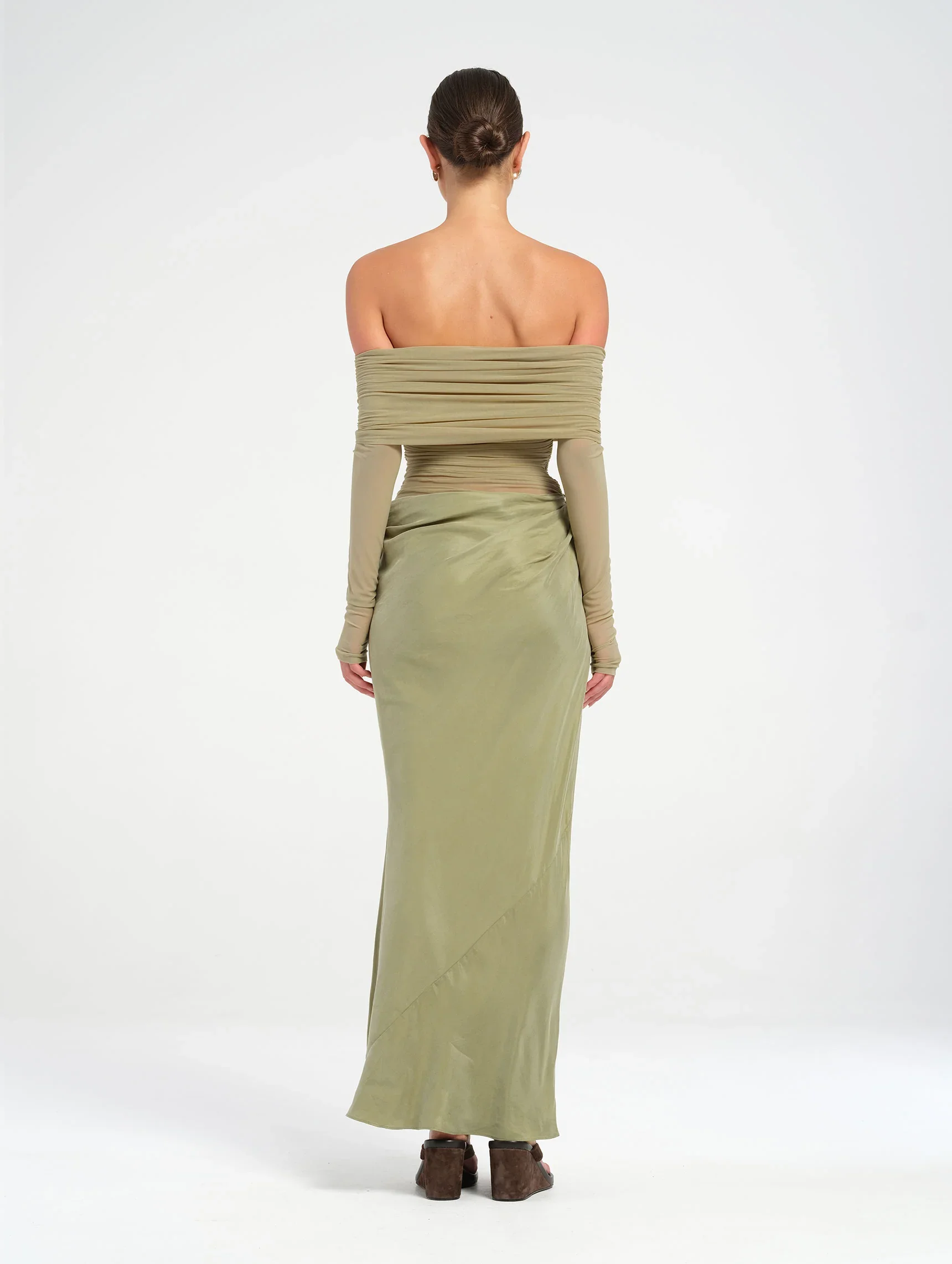 BEN135-1-WEBRES_1720x2284_WhynterVanRavenstein_YasminOff-ShoulderMaxiDress_Pistachio-3.jpg.webp
