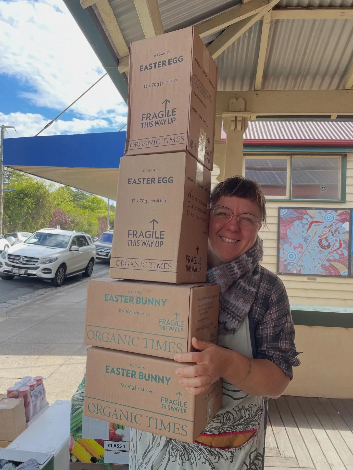 What is Yo carrying in? Swipe to reveal