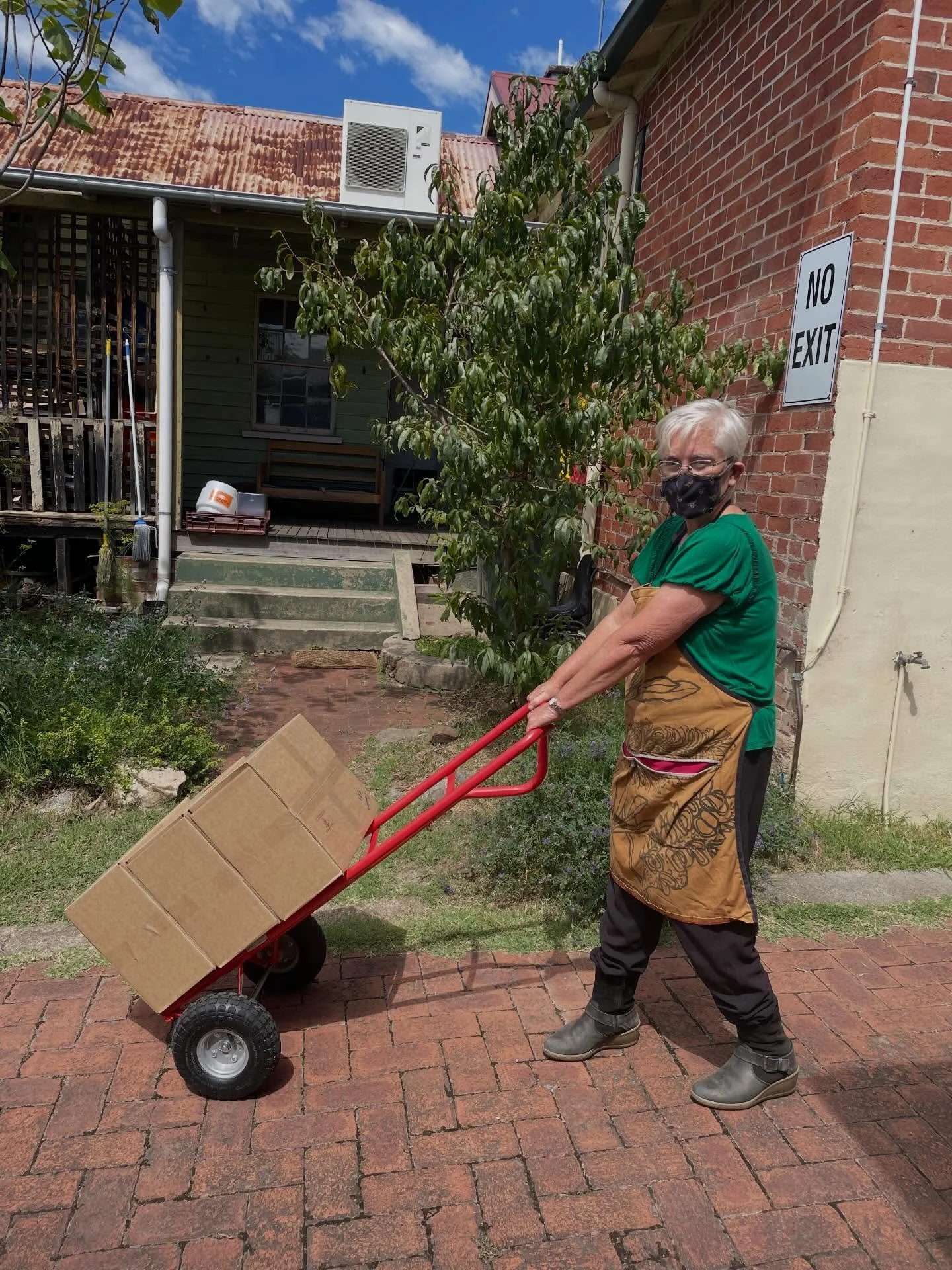 All our Easters have come at once! Spencer Cocoa chocolate delivery has arrived from Mudgee and we have 616 again.