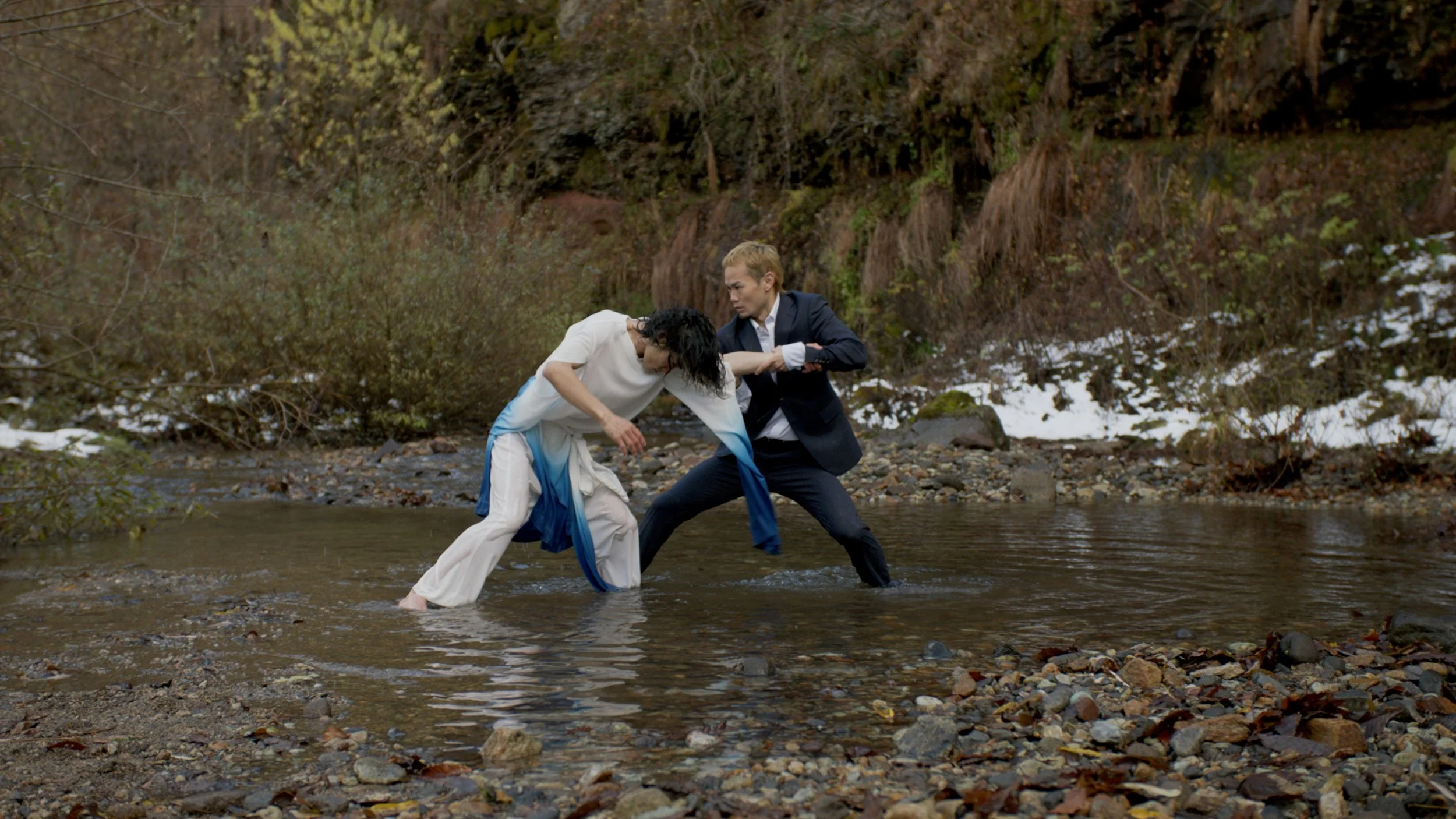 Dance With The Issue_M2.00_26_18_18.静止画017.jpg