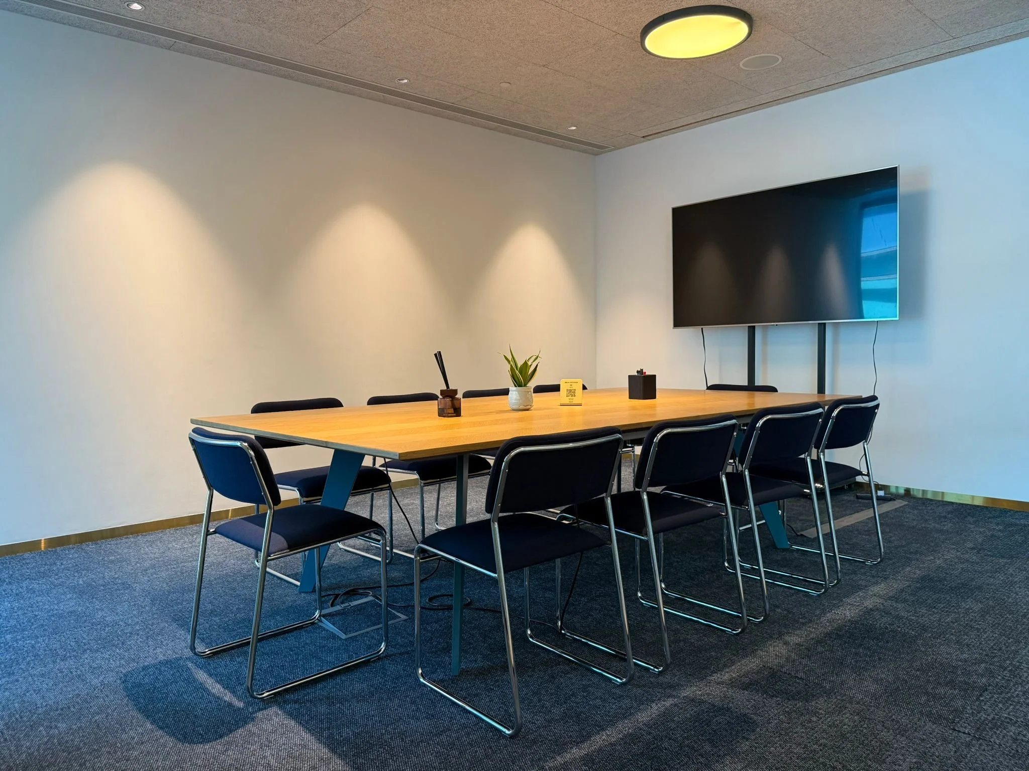 Two Harbour Square Serviced Offices - 5.jpeg