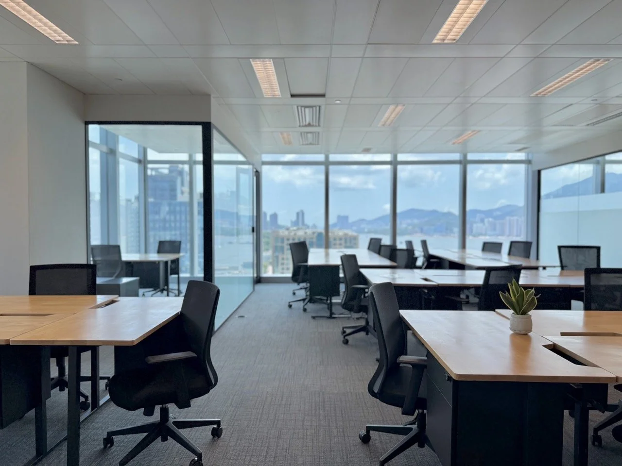 Two Harbour Square Serviced Offices - 4.jpeg