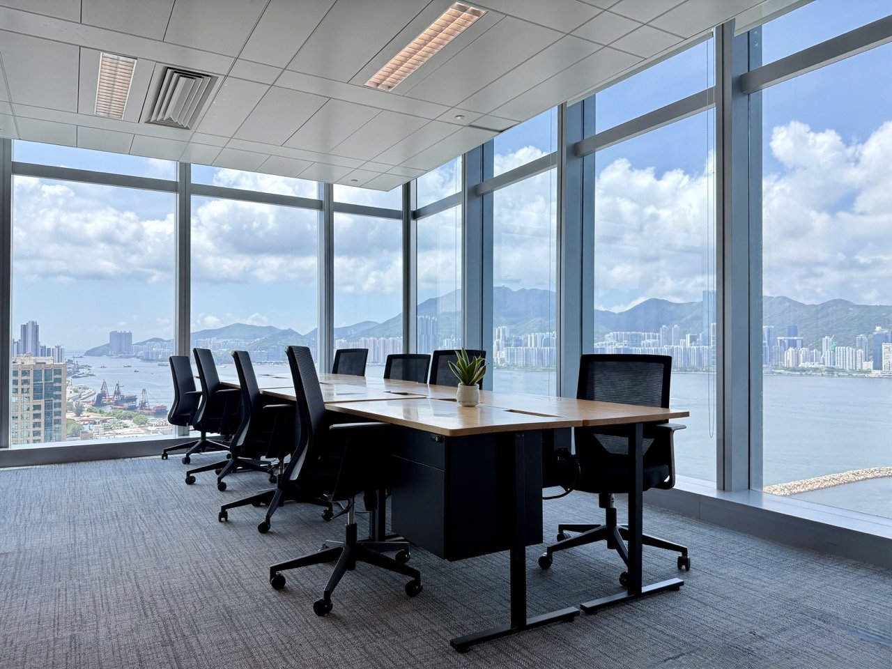 Two Harbour Square Serviced Offices - 3.jpeg