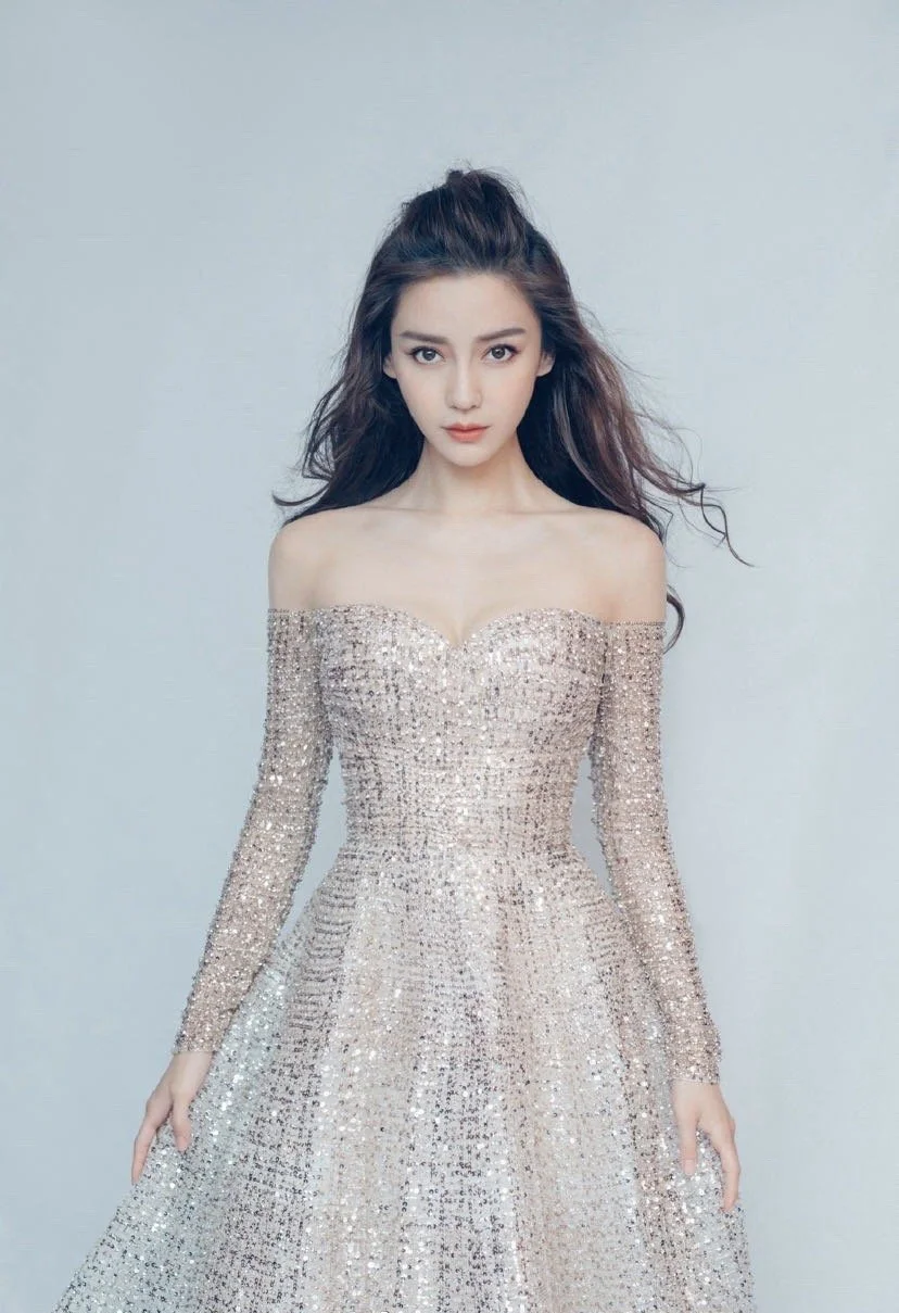 女星 Angelababy 身穿 N+F FW20