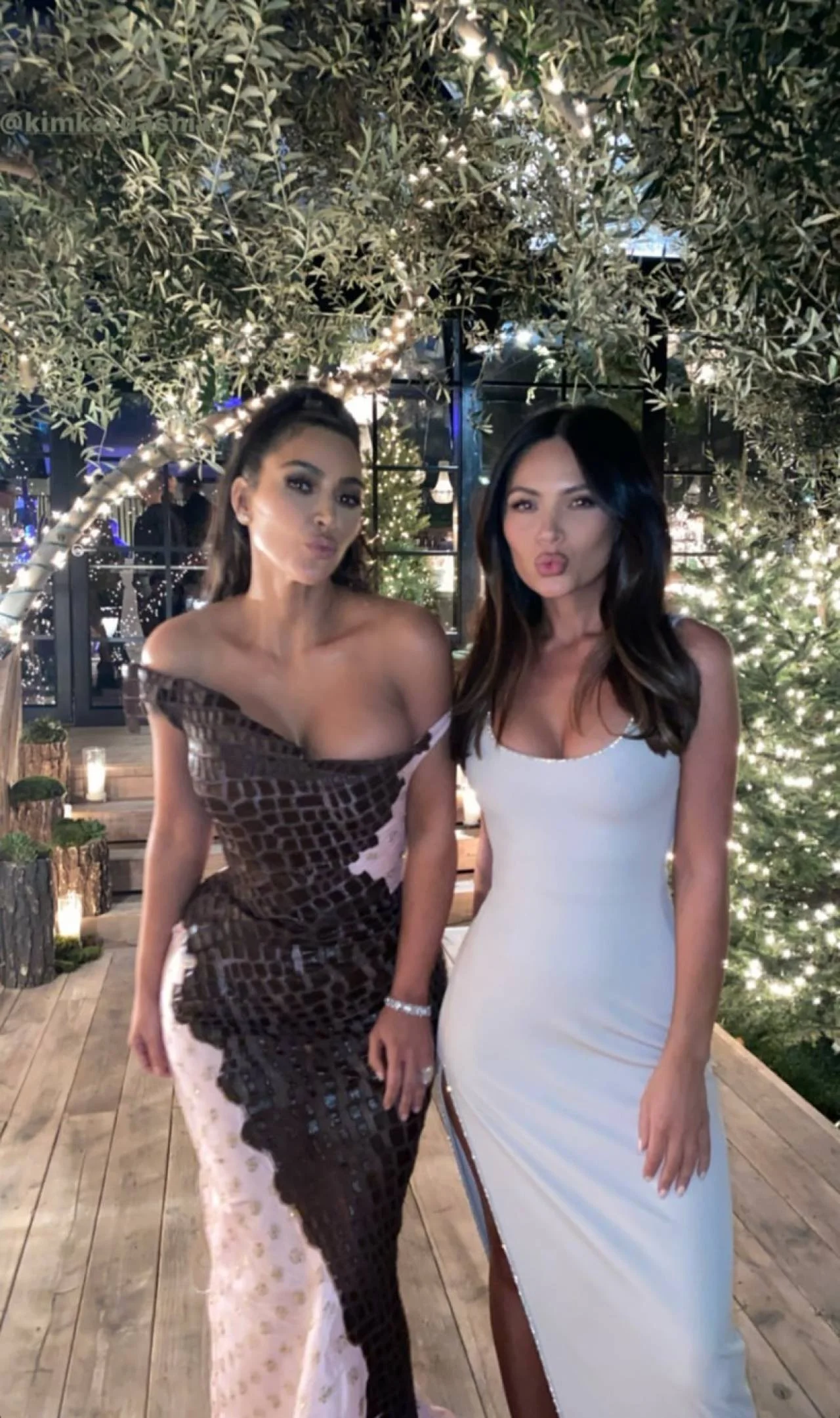 Marianna Hewitt 出席卡戴珊聖誕派對