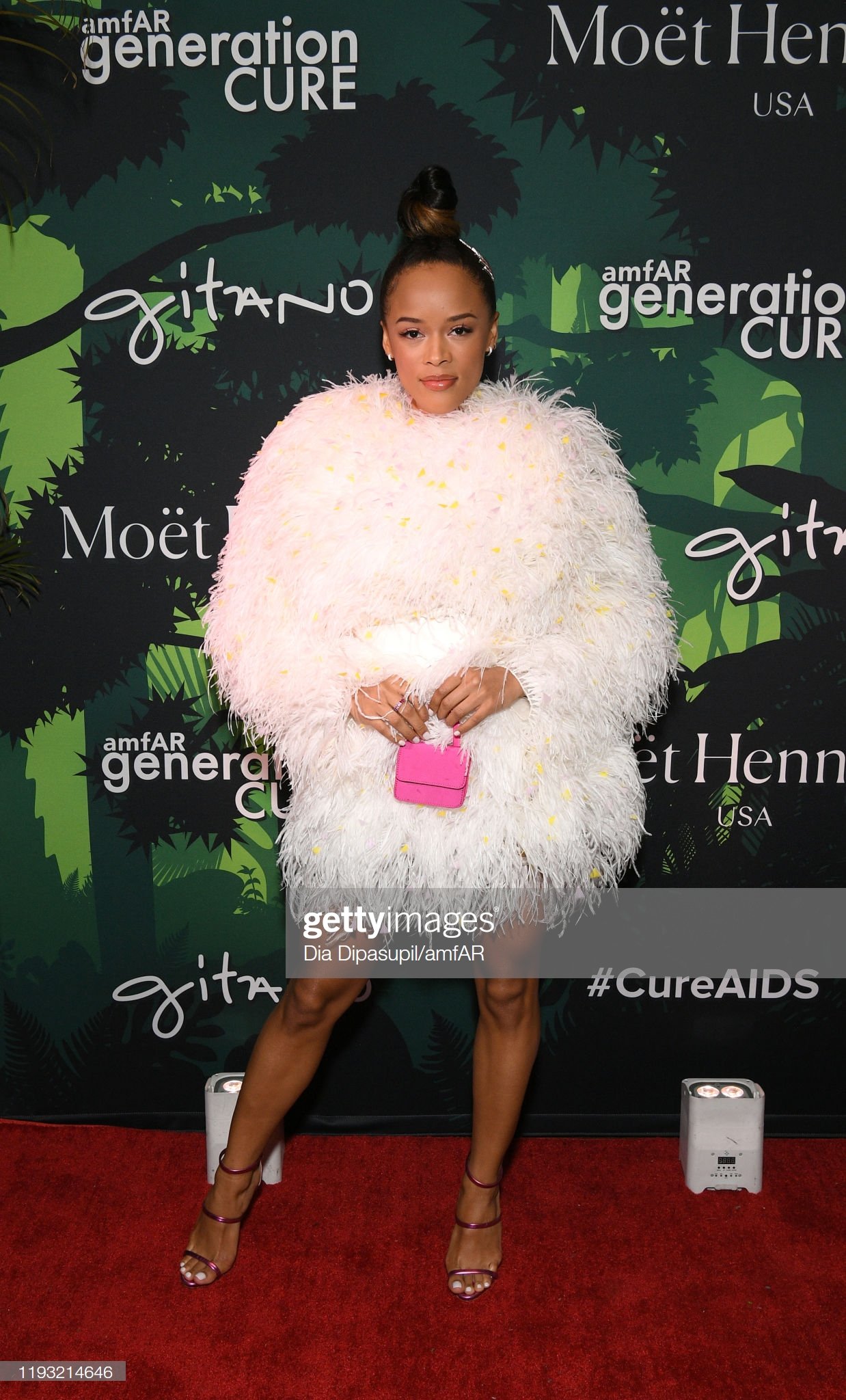 明星 SERAYAH 身穿 N+F SS20 參加 amfAR 派對