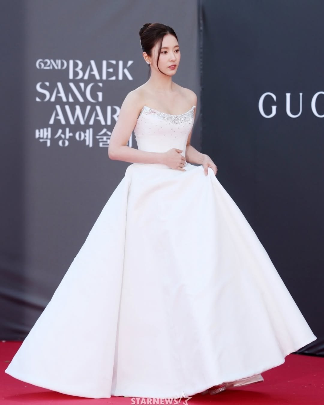 申世景身穿N+F SS26 晚禮服出席2026 Baeksang Arts Awards
