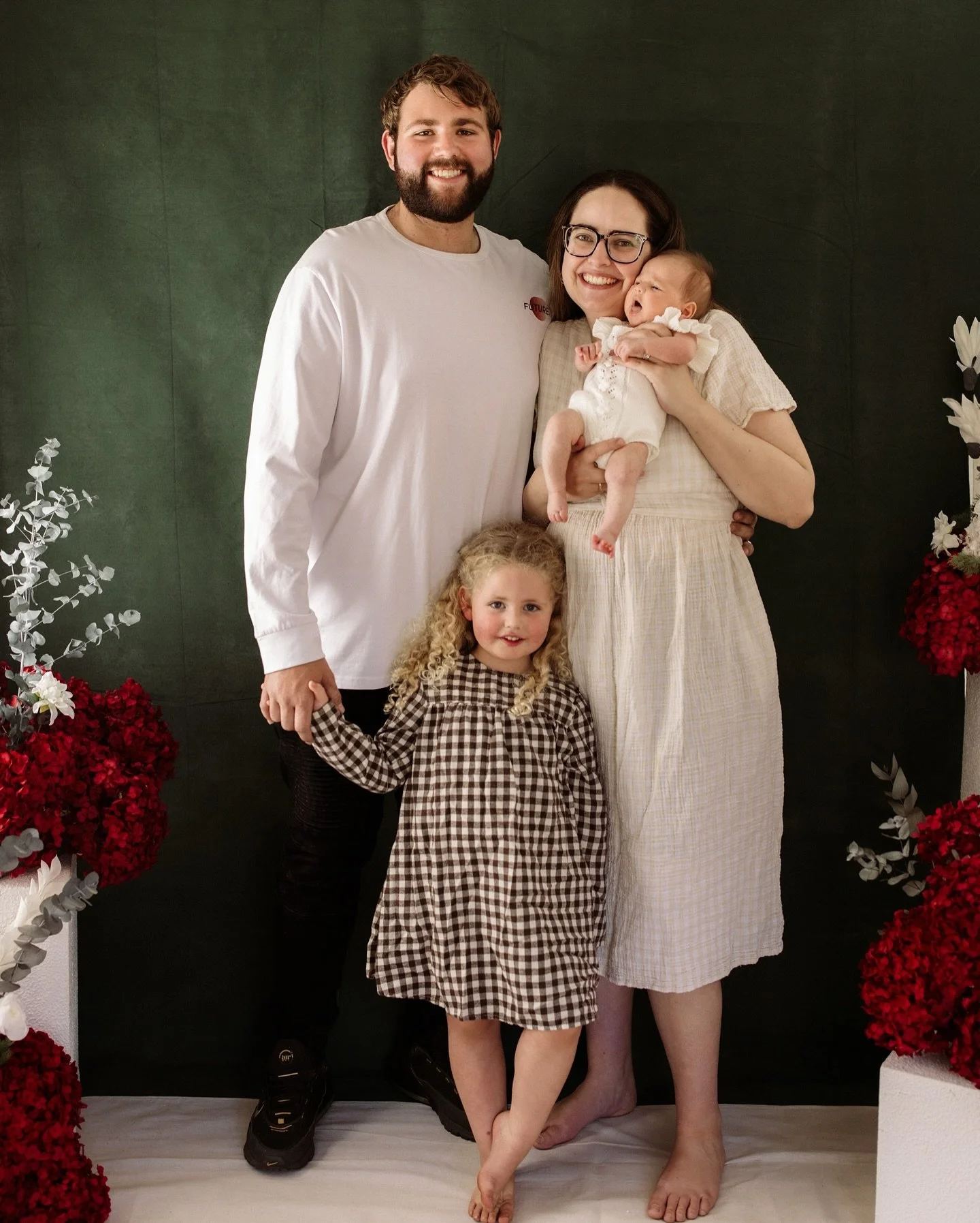 My beautiful family 😍 

This year I&rsquo;ve decided to do a specialised setup to have my own photos, as this will be our first Christmas as a family of 4 🥹

Not only can you book these yourself - I&rsquo;ve opened an extra 2 days across November t