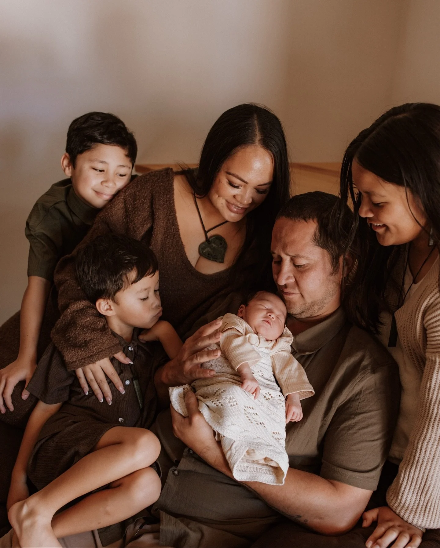 The loveliest in-home newborn session to finalize a collection of memories. 🥹