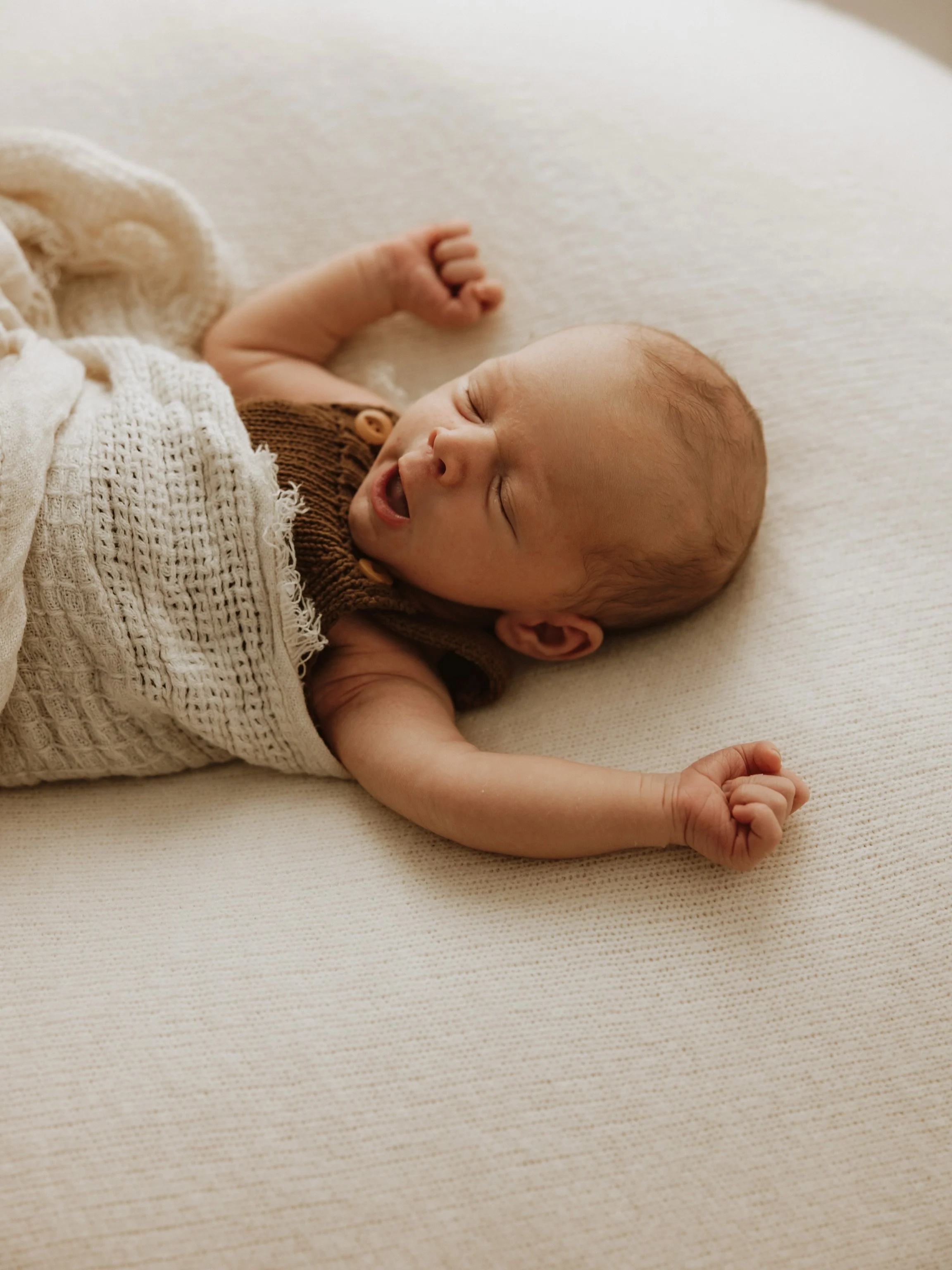 What a chilly day outside! No better time to reshare this little sweetheart. 🥹 does anyone else just scroll through photos and think my goodness look how tiny! 

I do this with my kids photos, and every now and then I see past clients so much bigger