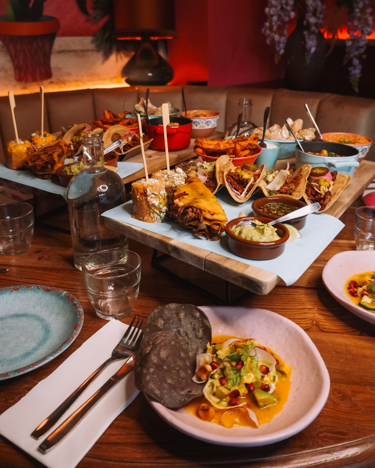 Rain? We don&rsquo;t know her. It&rsquo;s always sunny at H&eacute;ctor &mdash; grab your crew, book a table, and dive into shareable bites and spicy vibes 🌮✨

____________________________________

#AlwaysSunnyAtH&eacute;ctor #TacoWeather #RainOrShi