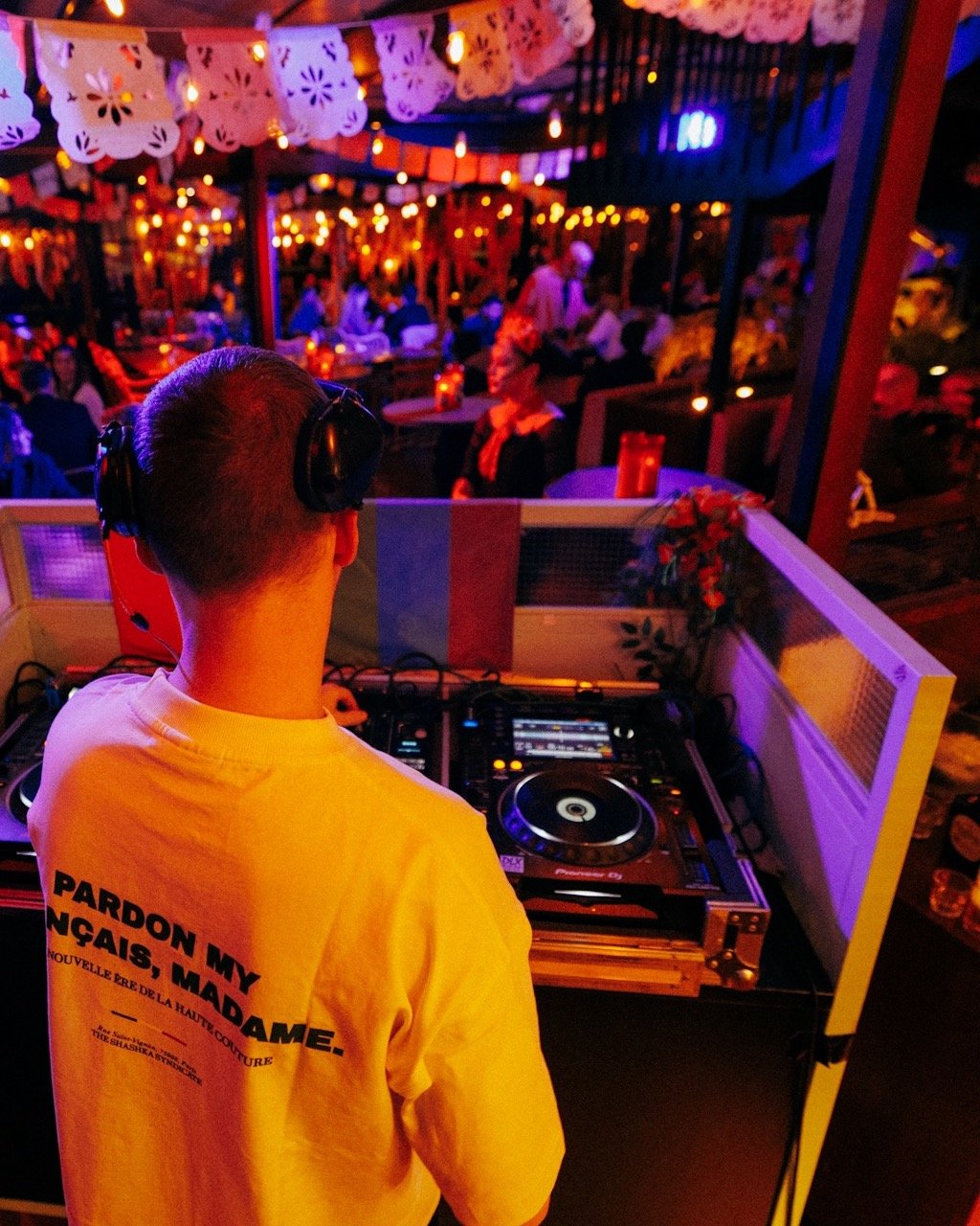 Every Saturday before Christmas we&rsquo;re throwing in that extra show: DJs, surprise musical moments, maybe a sexy sax man, maybe a singing queen&hellip; who knows what kind of Christmas chaos you&rsquo;ll walk into.

The whole place is decked out 