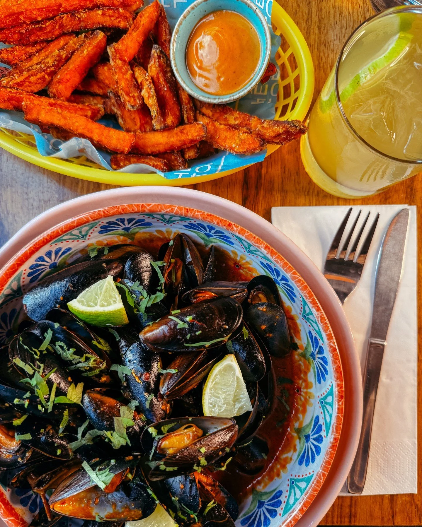 Bl&aring;skjell done the H&eacute;ctor way 💙 Big flavors, proper heat, and a broth you&rsquo;ll want to drink straight from the bowl.

They&rsquo;re in season now so come try them while they&rsquo;re at their best 😉 There will be enough Christmas f