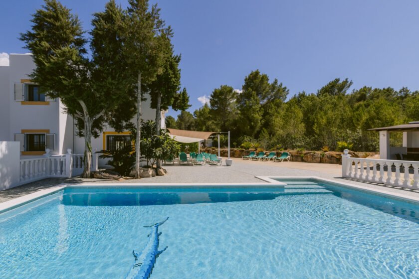 ibiza-villas-2000-can-vincent-pool-with-views-of-the-terrace-cove--840x560.jpg