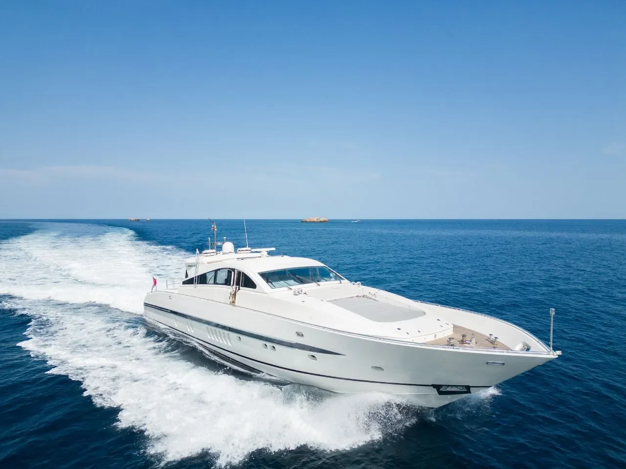 Leopard 27 Byron front angle view cruising on open mediterranean sea