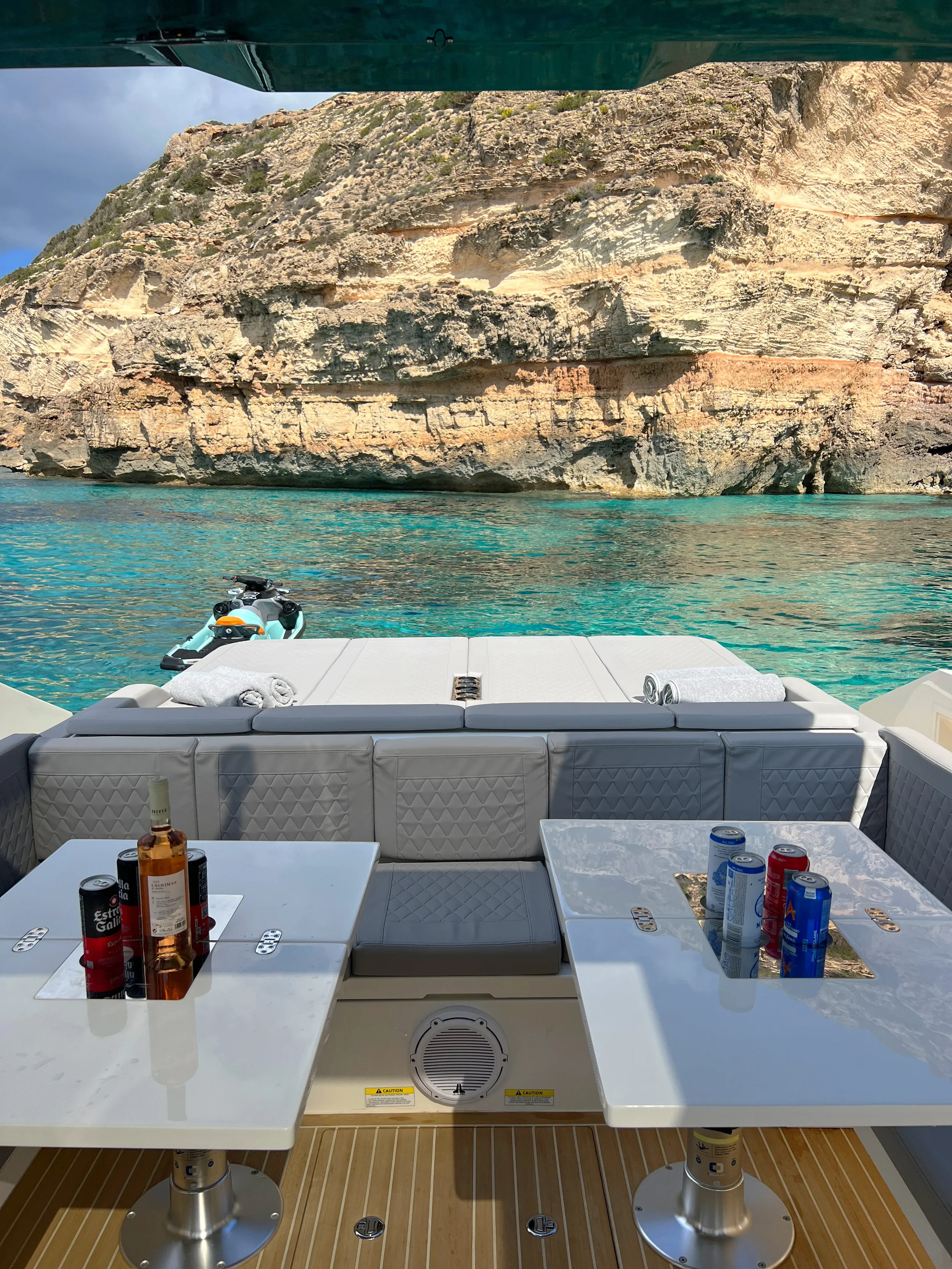 De Antonio 42 Tot Suma stern seating area set up for a relaxed day anchored by the cliffs.