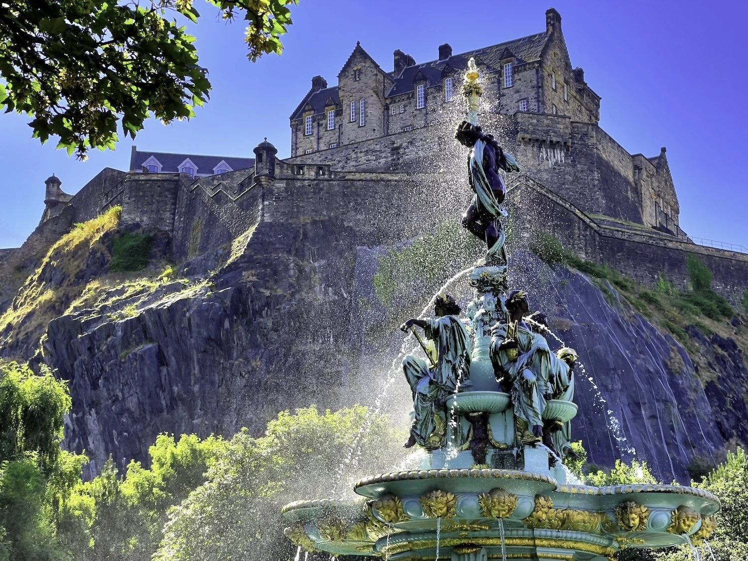 Edinburgh Walking Tours with David Wheater. The Ross Fountain & Edinburgh Castle, Princes Street Gardens, Edinburgh, Scotland.jpeg