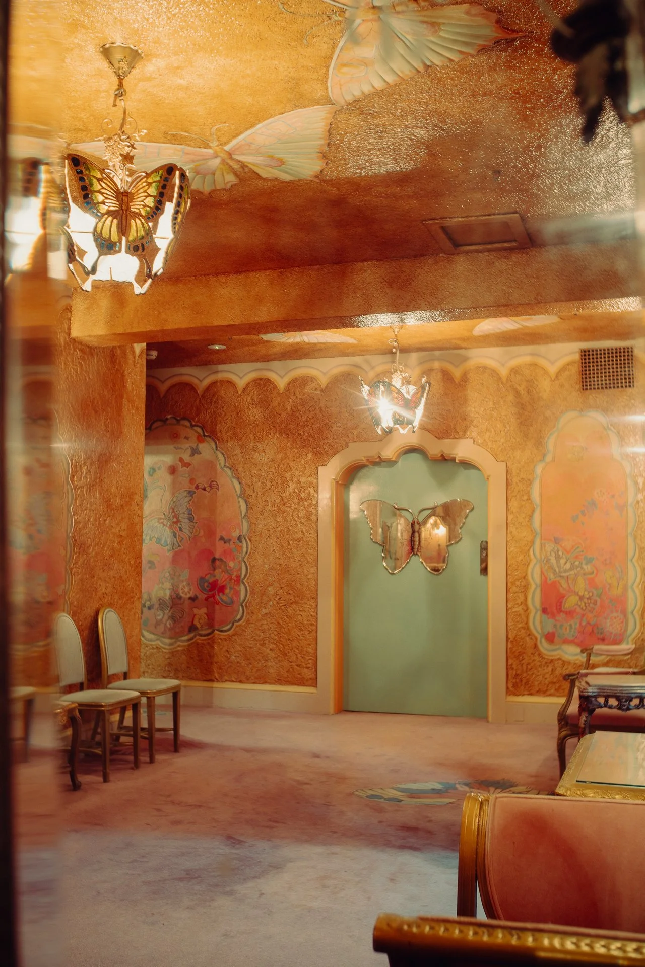 mikael_amanda_butterflyroom11.jpg