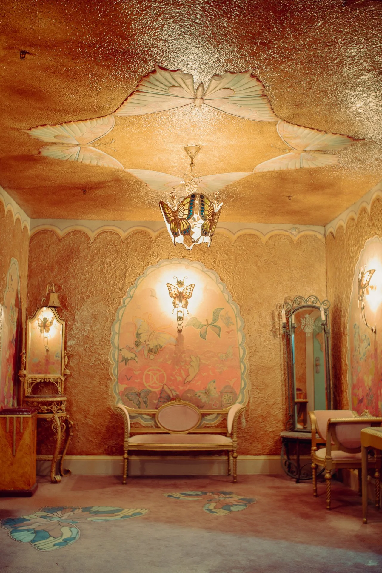 mikael_amanda_butterflyroom12.jpg