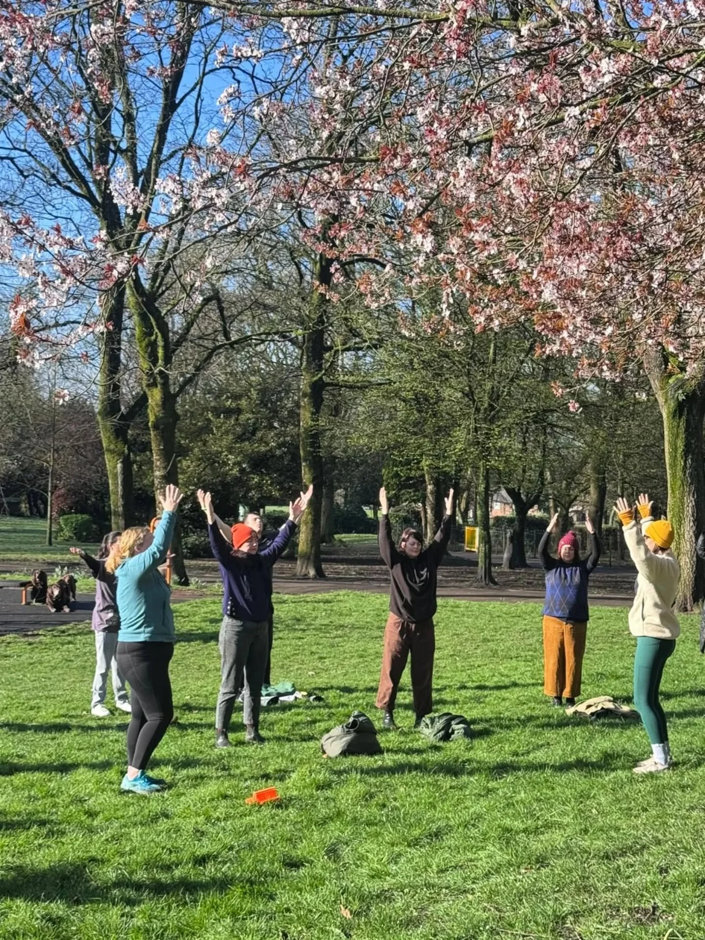 🌸 Qigong in the park 🌸 
Embracing the season of Wood, connecting to our roots so we are grounded and balanced for the Spring. 

The first mindful morning session of the year was such a delight! Thanks to the 🌞 we had a good turnout, with some fami