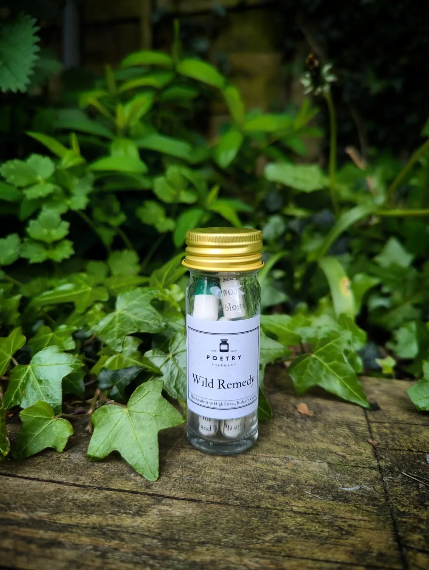 💊📜 Healing words (and places, and people) 💊📜
I was in London recently and during a busy and stressful day I made time to visit a place that had been on my wishlist for a while: The Poetry Pharmacy.

Located upstairs in Lush on Oxford Street, the 