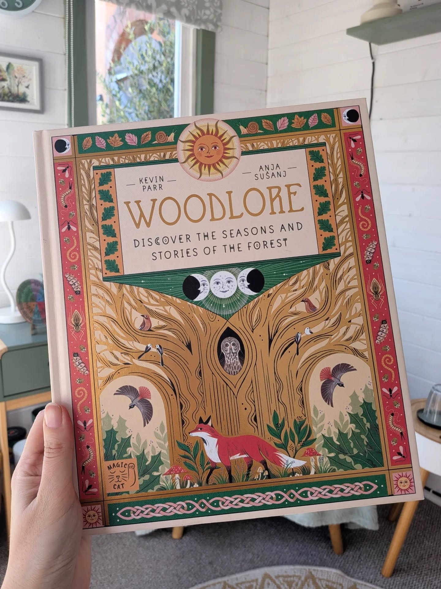 📖🌿 Gorgeous book alert! 🌿📖

Woodlore, by Kevin Parr &amp; Anja Susanj

I bought this beauty on a recent trip to @chestersbytheriver (where I wanted to buy *everything*) and have been slowly savouring it, a real mindful reading experience as I too