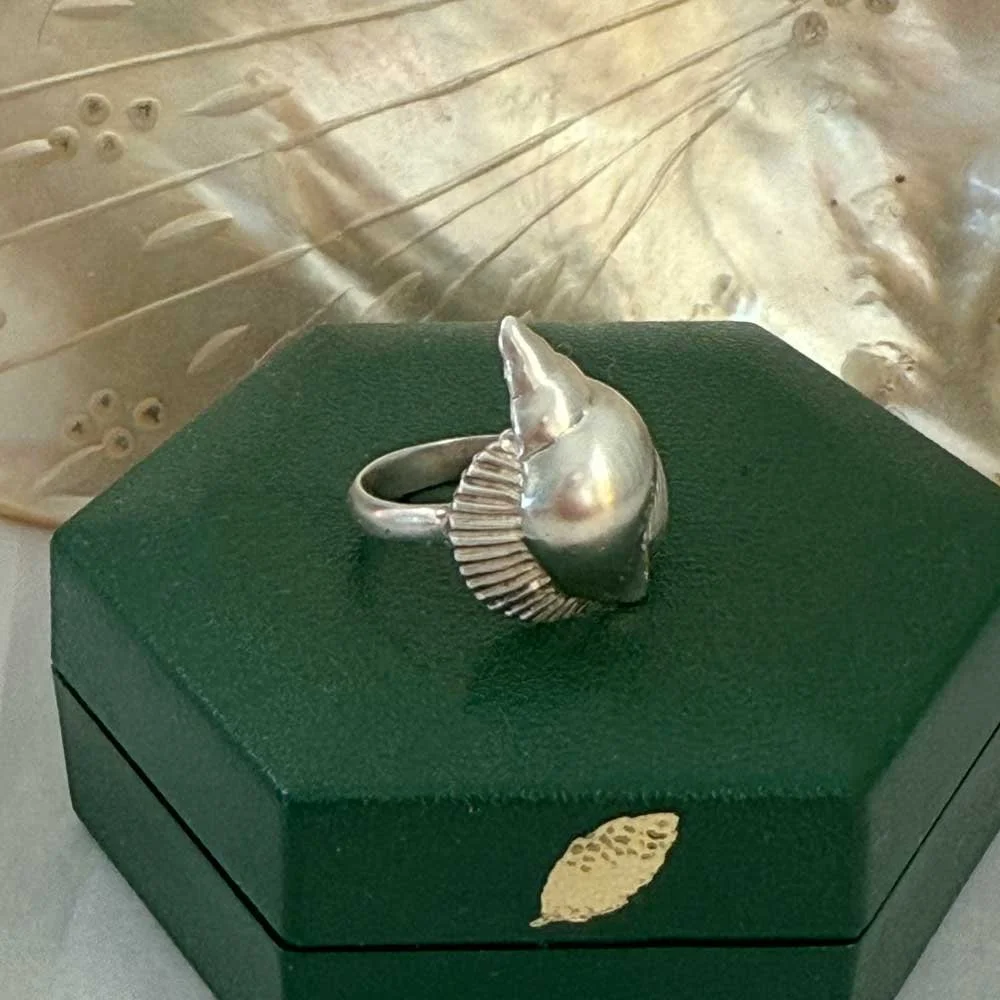 Vintage Sterling Shell Ring
