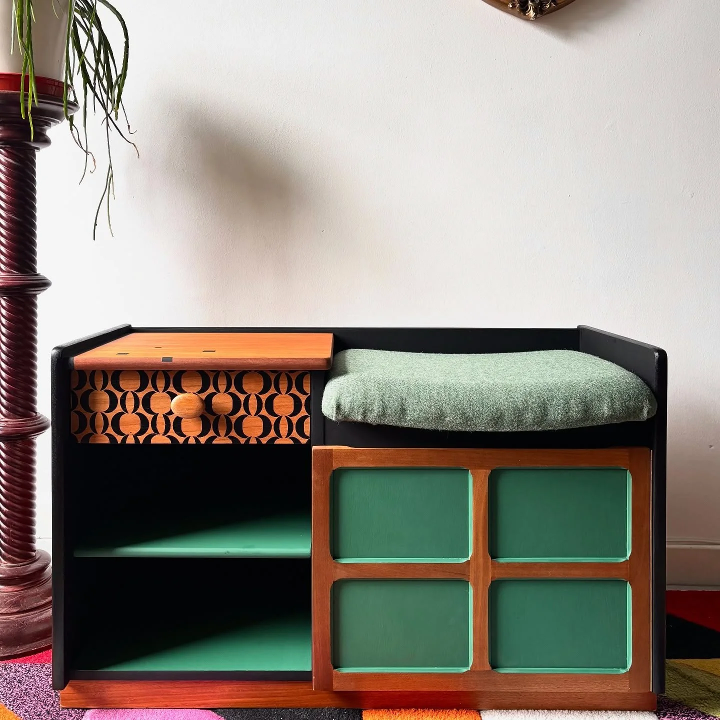 A Gossip Seat perfect for a yap&hellip;

Another restoration of my favourite brand, only this time the sought after Telephone Table from Nathen👁️👁️

This one had been previously flipped with a lick of paint and new upholstery but I knew it deserved