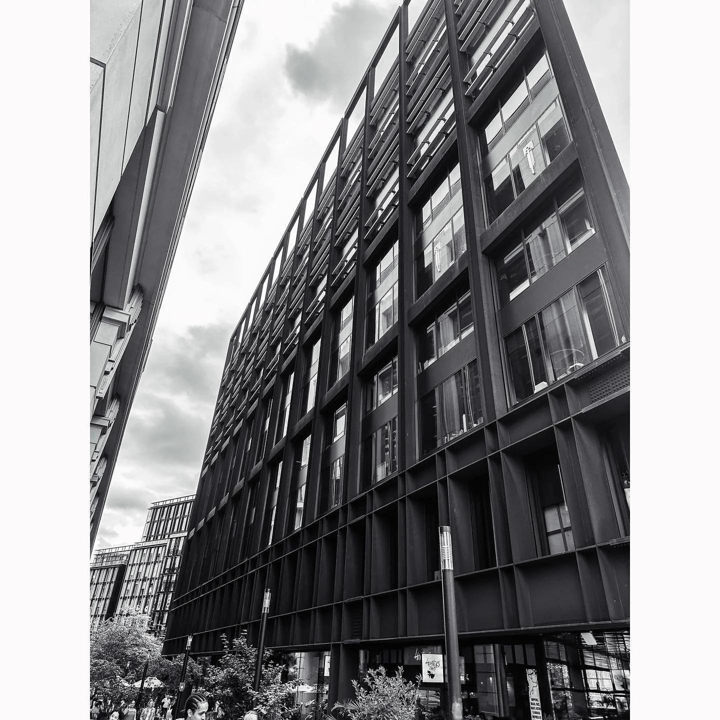 🏢

Shot on iPhone 14 Pro

#urban #urbanphotography #city #london #camden #camdemtown #photography