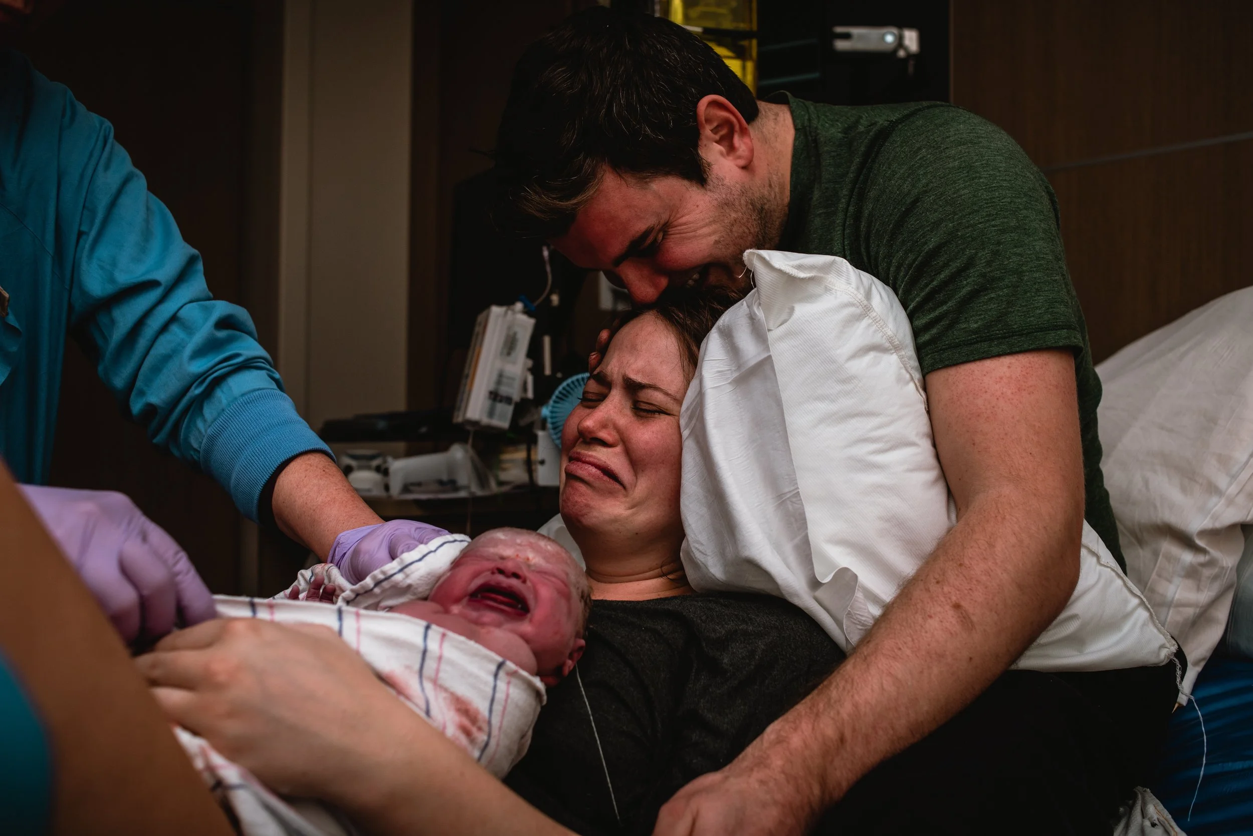 Born at United Hospital in St.Paul, MN | A Preview of a First Baby’s Unmedicated Birth Story in Photographs